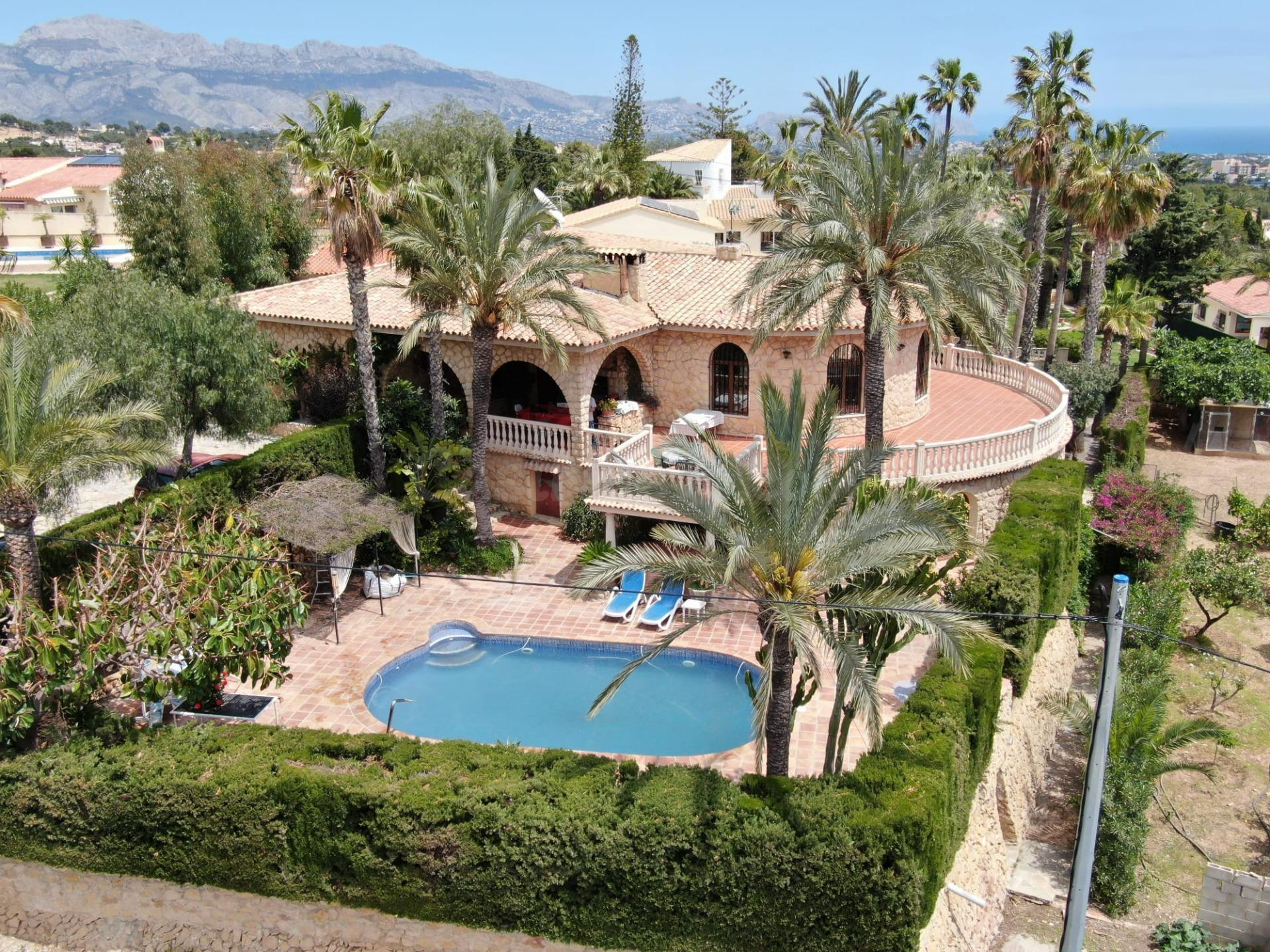 ELEGANTE VILLA