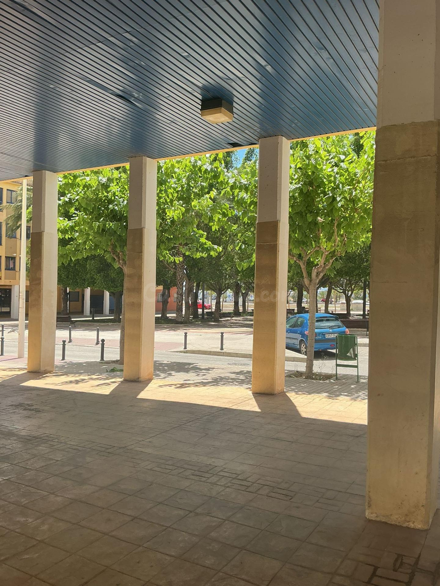 SE VENDE PISO CERCA DEL CENTRO COMERCIAL - foto 5