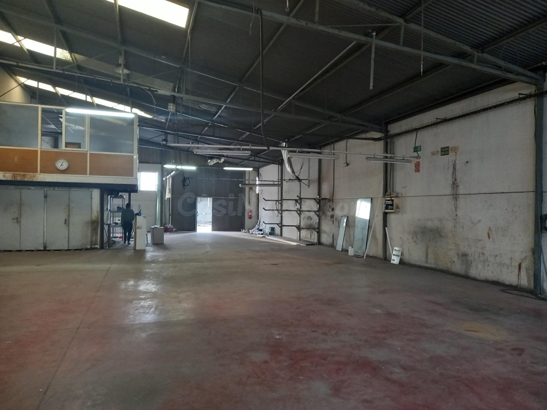 SE ALQUILA NAVE - foto 3