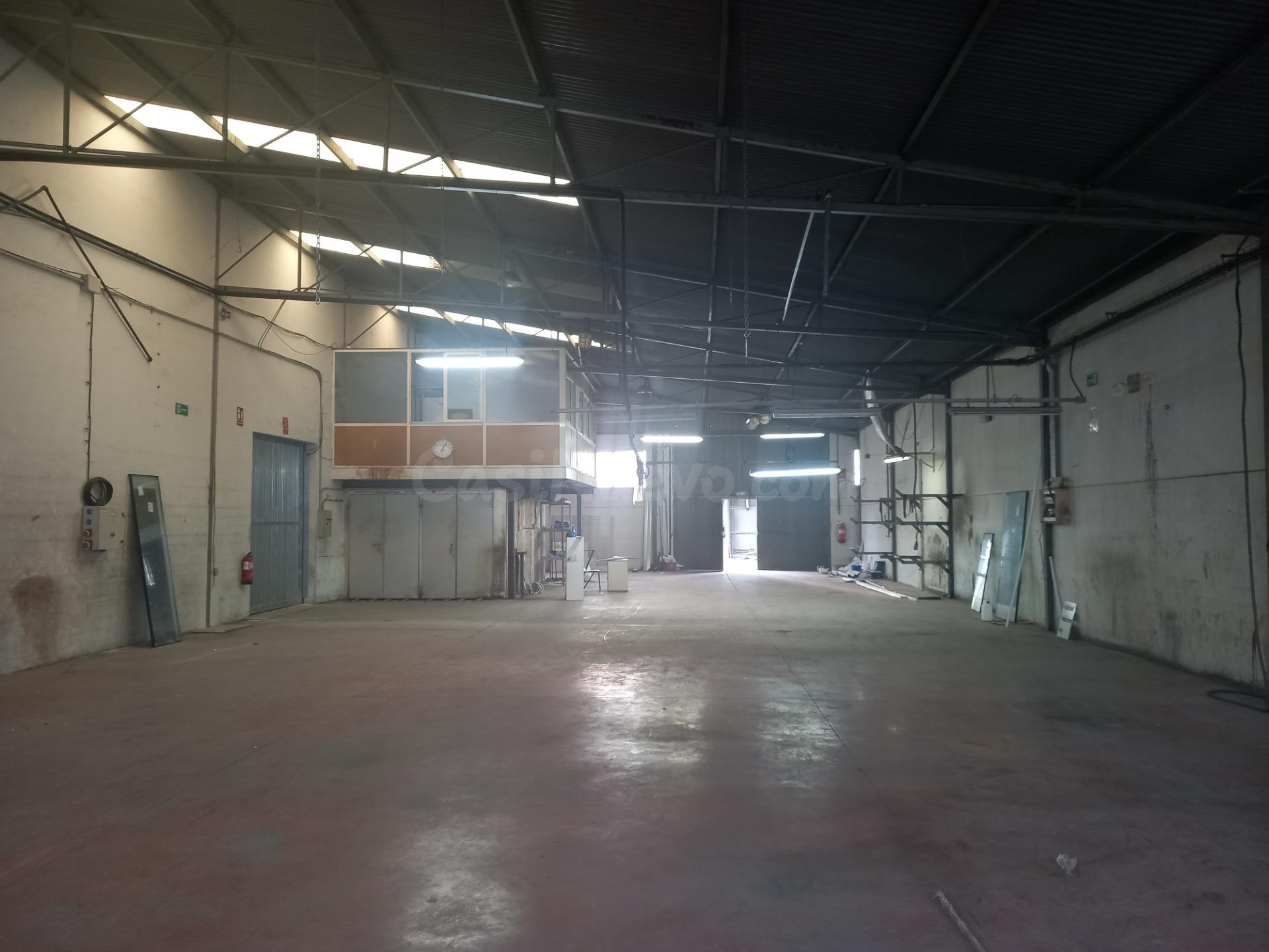 SE ALQUILA NAVE - foto 4