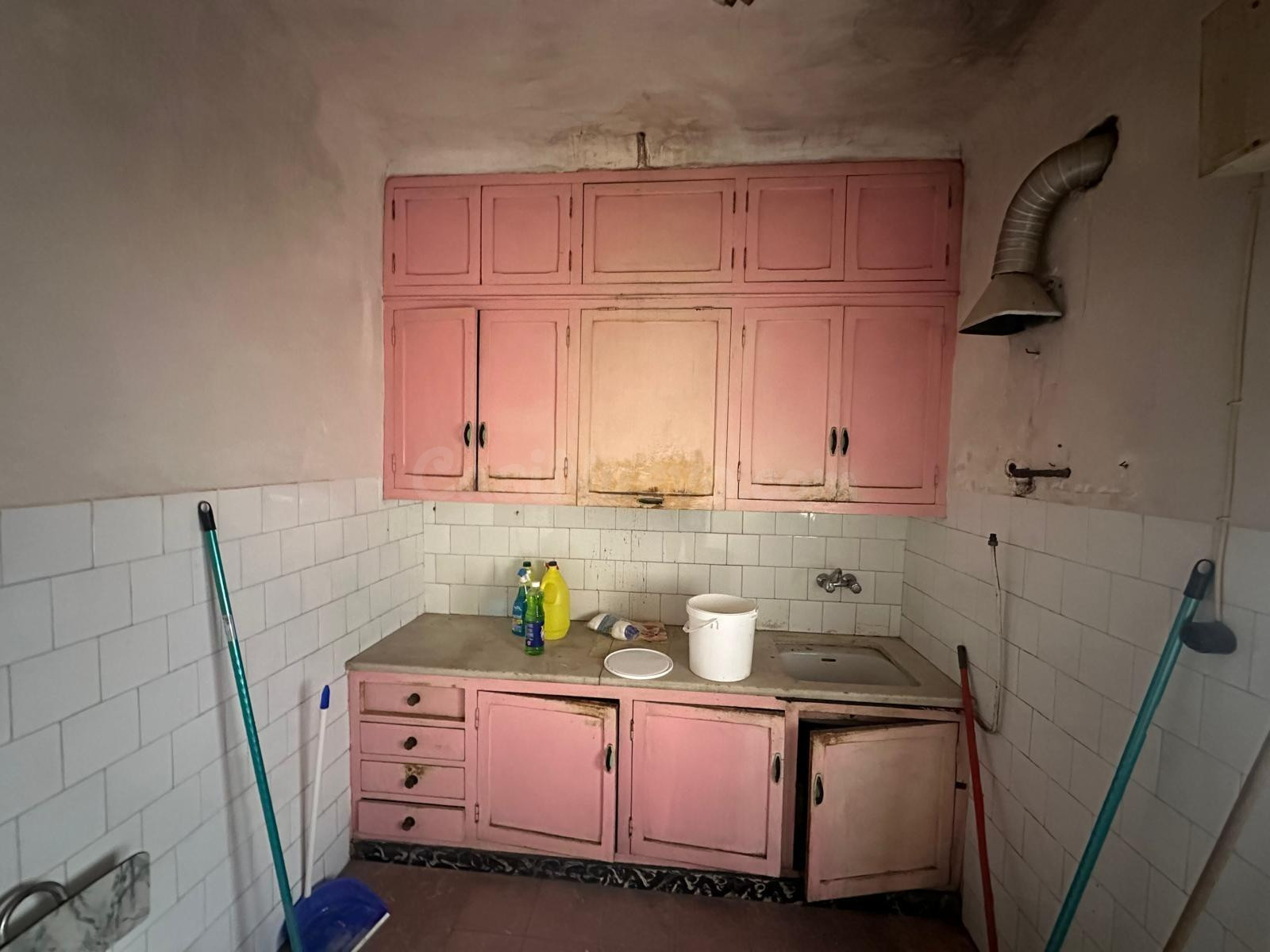✨ ¡Amplia vivienda con almacén incluido y gran potencial en  - foto 4