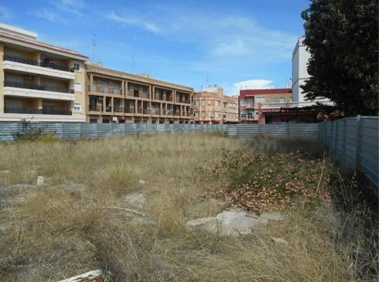Solar urbano de 1.290 m2 a pasos de la playa en Sueca ️️