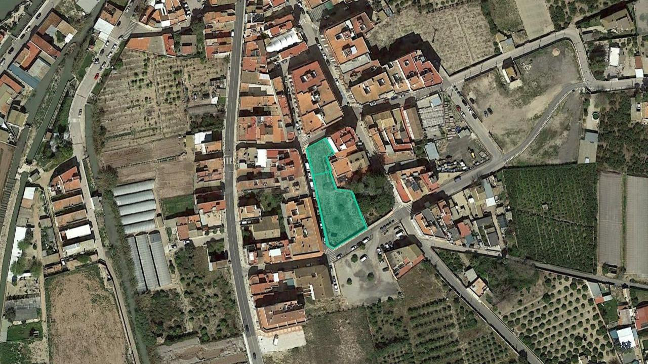 Solar urbano de 1.290 m2 a pasos de la playa en Sueca ️️ - foto 3