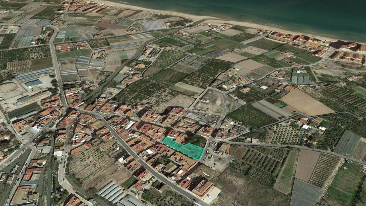 Solar urbano de 1.290 m2 a pasos de la playa en Sueca ️️ - foto 4