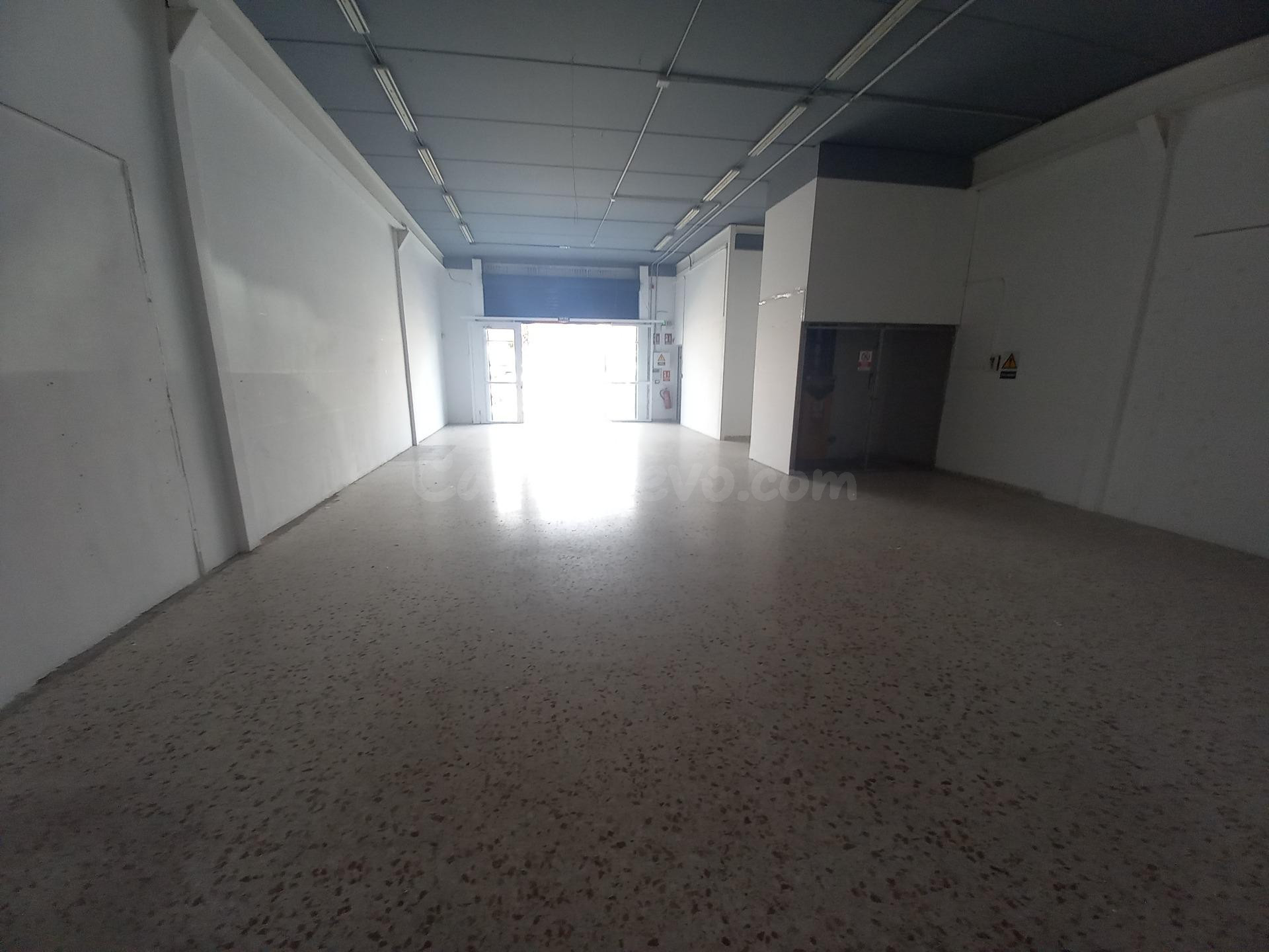 Se alquila nave - foto 2