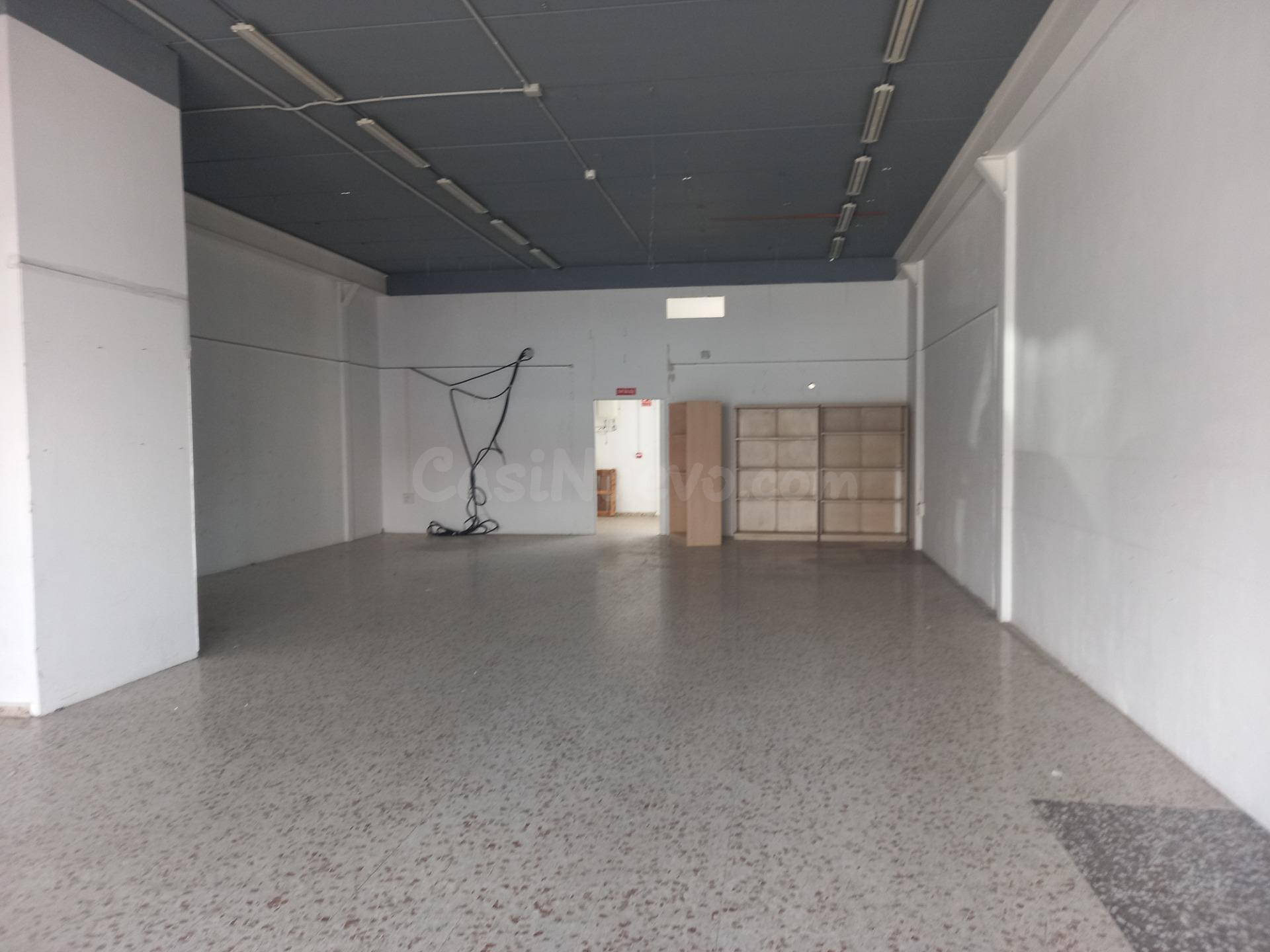 Se alquila nave - foto 3