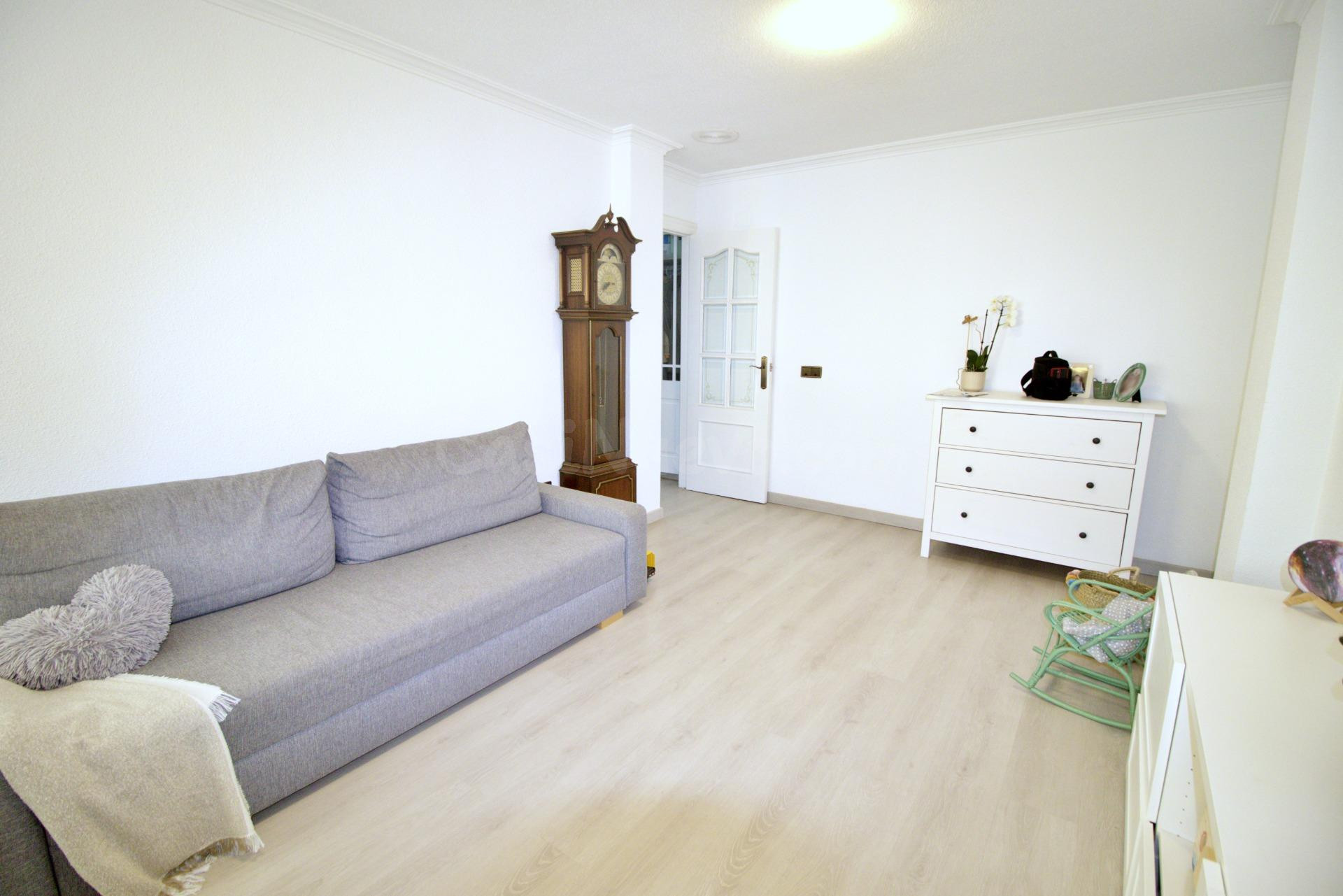 Piso reformado en venta,con solarium y patio privado, junto Plaza Crevillente (Elche) - foto 3