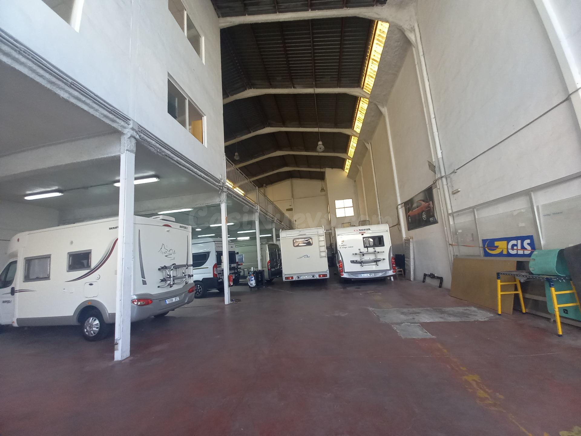 Se alquila nave - foto 2