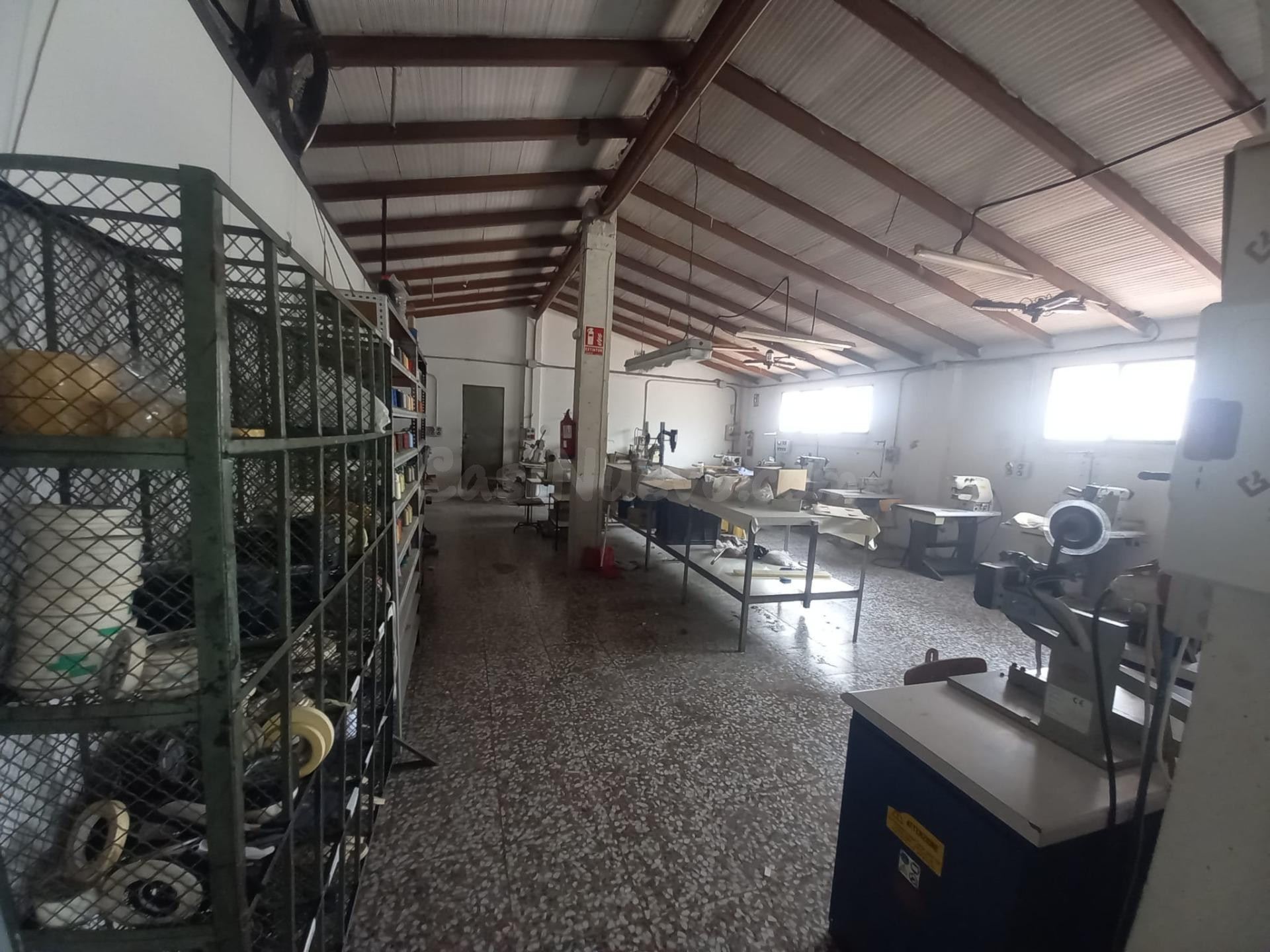 Se alquila nave - foto 4