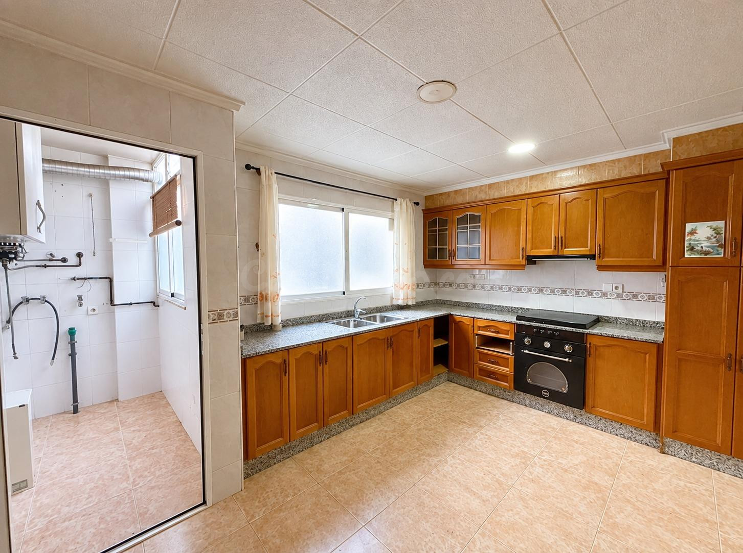 AMPLIA VIVIENDA CON GARAJE DOBLE, TRASTERO Y ASCENSOR EN LA  - foto 2