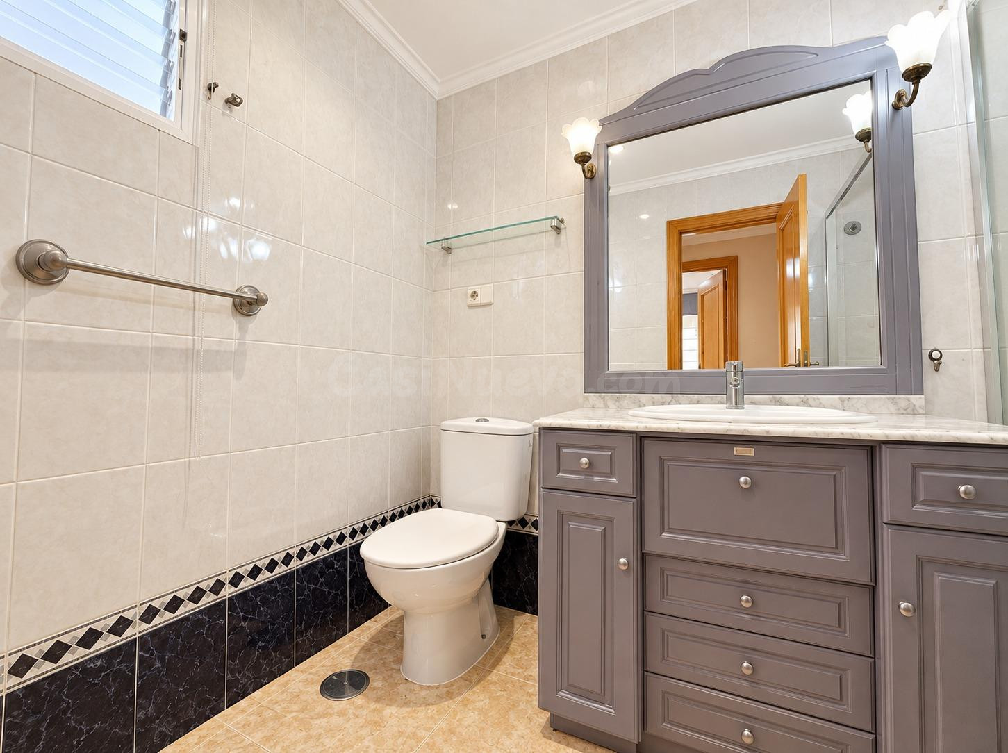 AMPLIA VIVIENDA CON GARAJE DOBLE, TRASTERO Y ASCENSOR EN LA  - foto 3