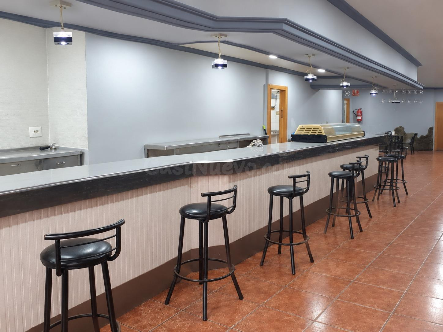 Local en venta con posibilidad de cambio de uso a vivienda - foto 3