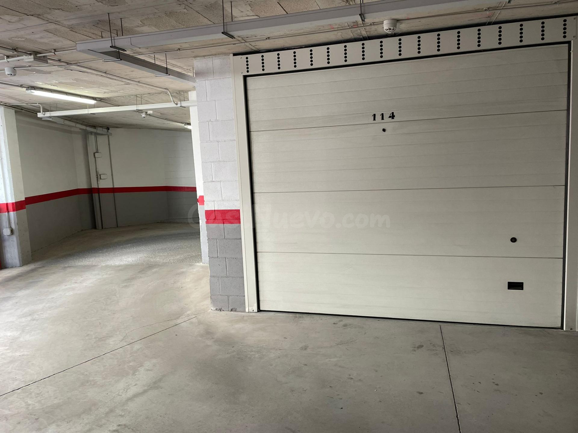 Plaza de garaje cabinada en venta en  Benidorm, centro.