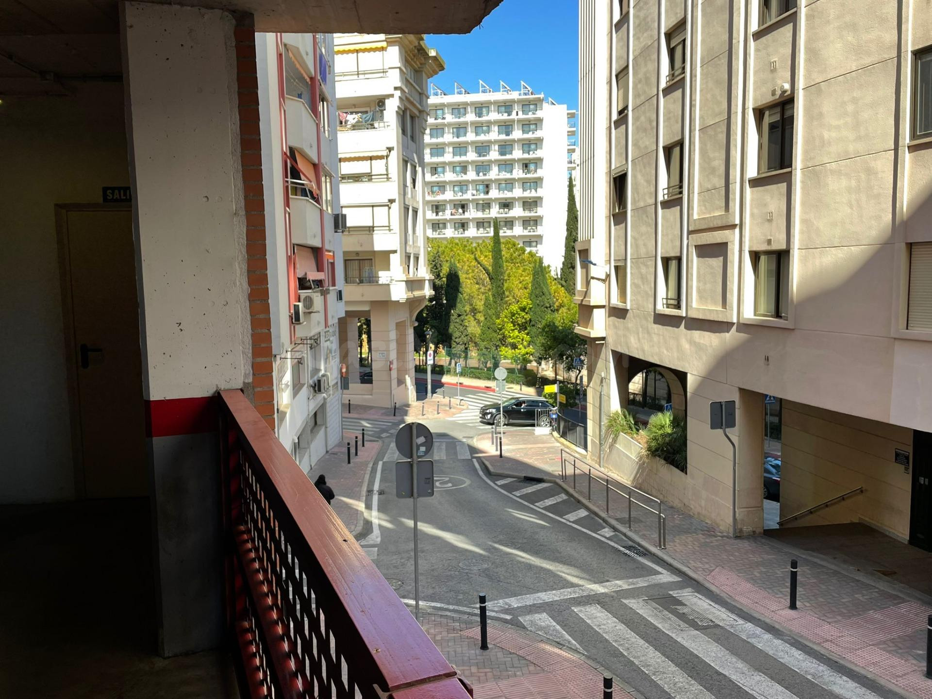 Plaza de garaje cabinada en venta en  Benidorm, centro. - foto 5