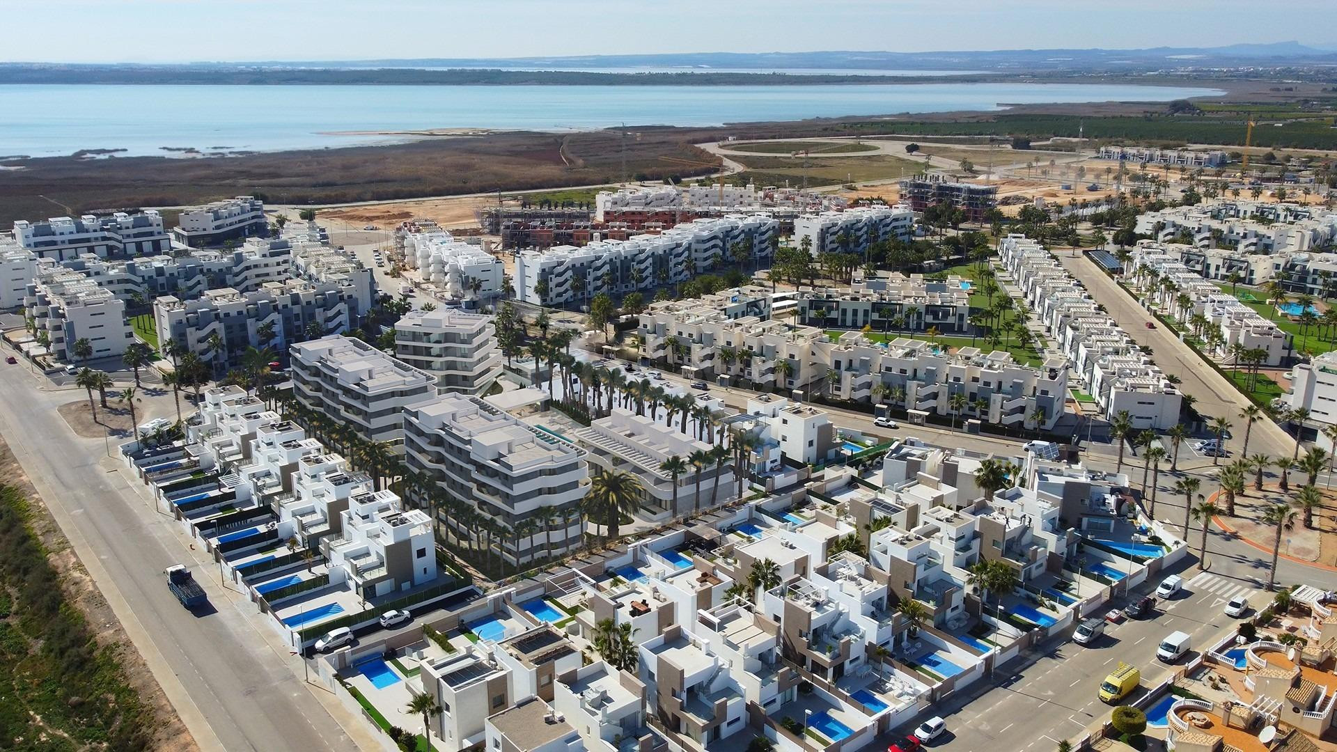 Apartamentos y adosados de obra nueva en El Raso (Guardamar del Segura) - foto 3