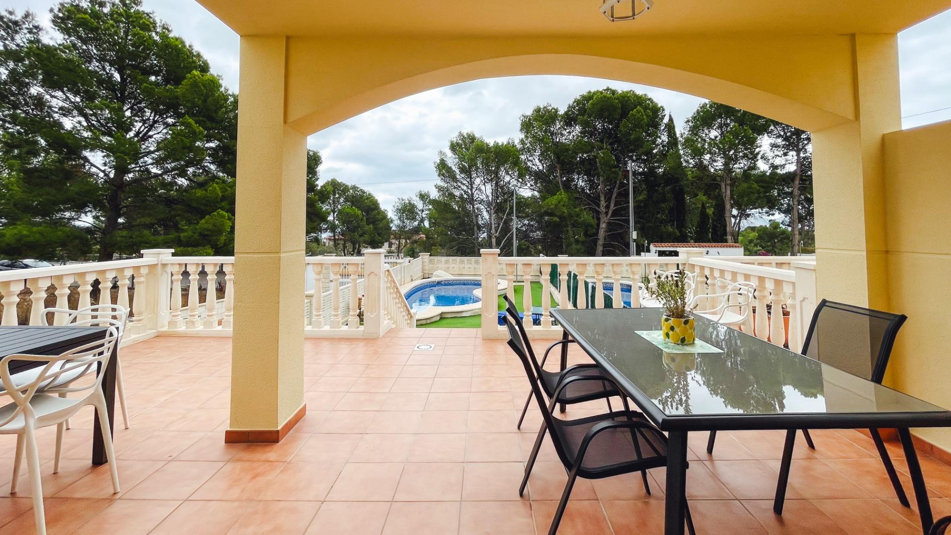 Chalet en venta en San Rafael La Nucía de 4 dormitorios, 3 baños, garaje privado y piscina propia. - foto 3