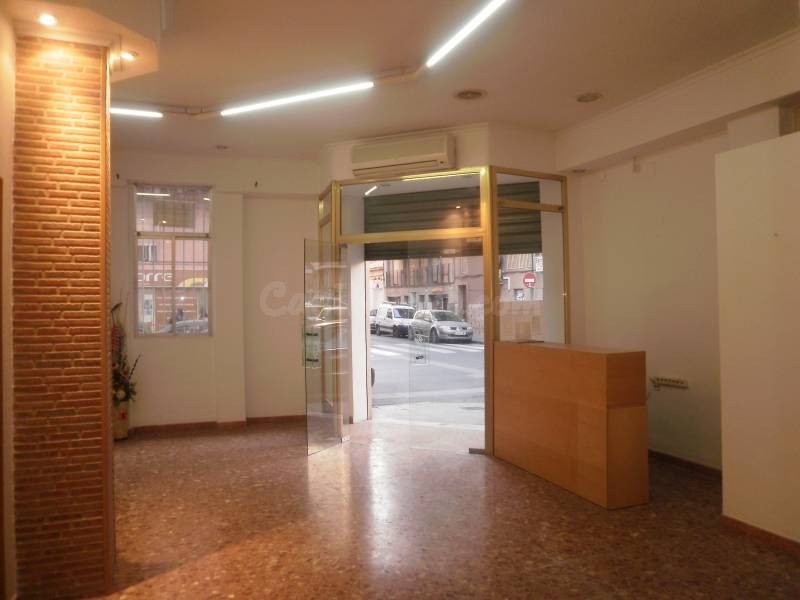 Local comercial 150m² en venta - Asilo - Pisos Azules