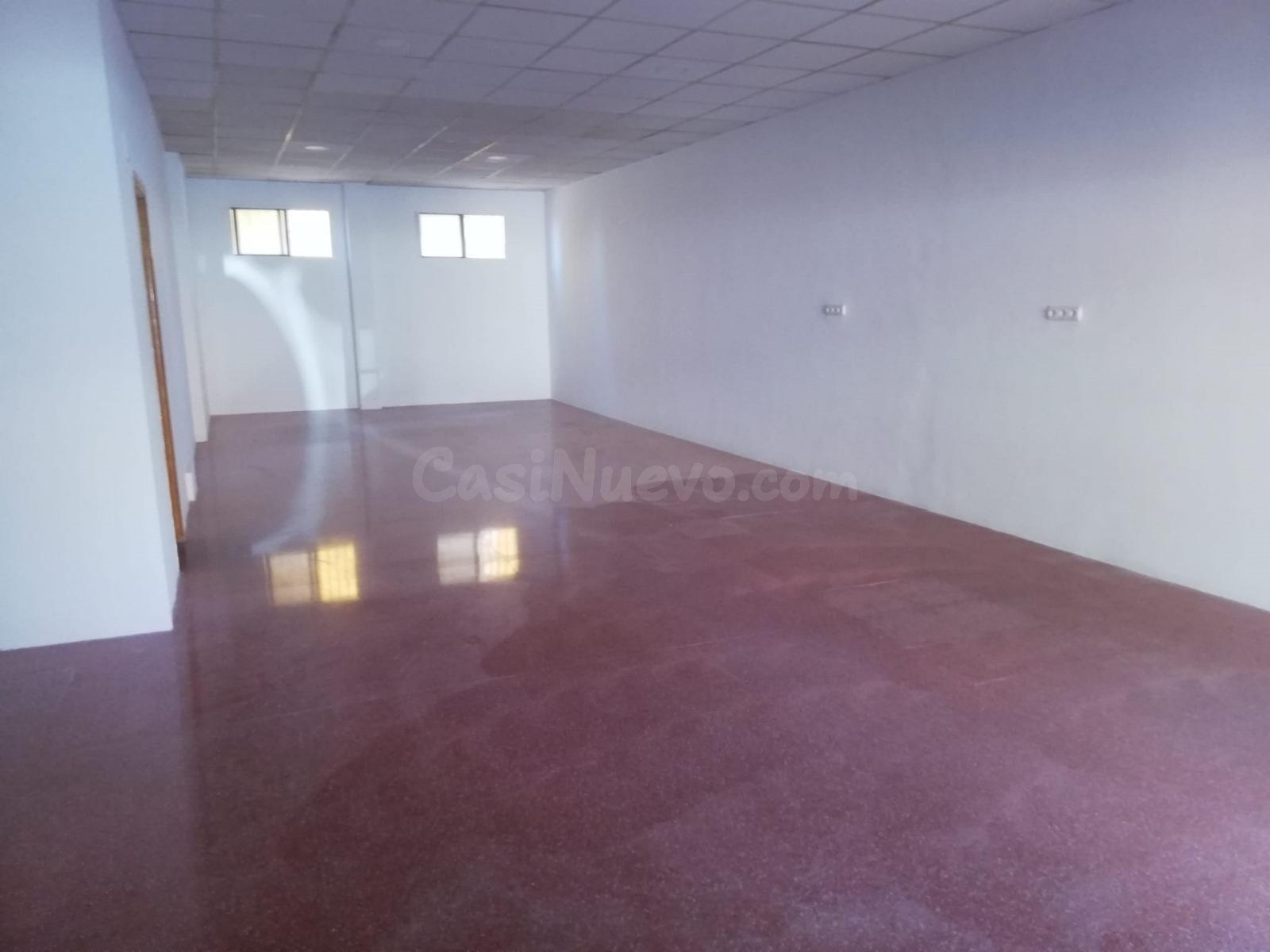 LOCAL COMERCIAL CON LUZ Y AGUA - foto 3