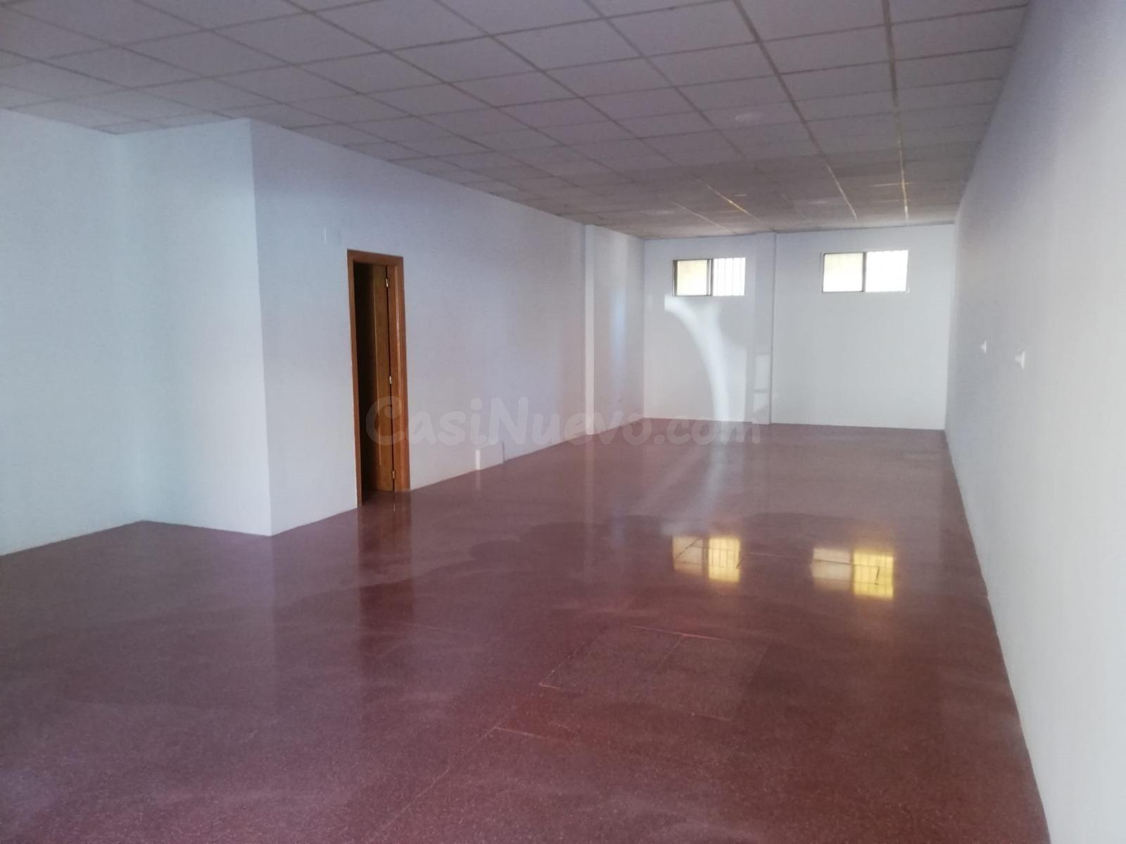 LOCAL COMERCIAL CON LUZ Y AGUA - foto 5