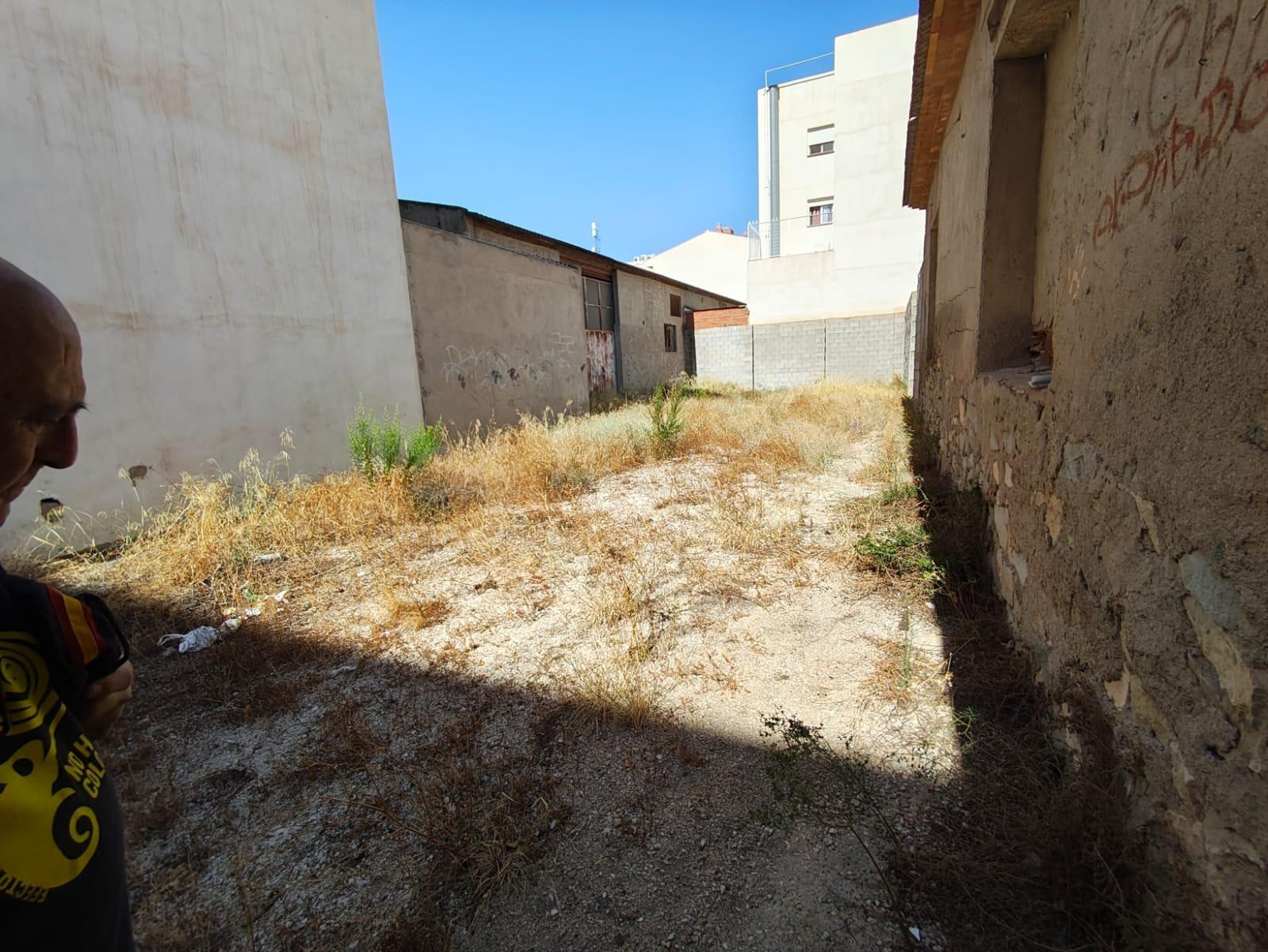 SE VENDE TERRENO PARA EDIFICAR DE 450m2 EN ZONA CENTRO FRENT - foto 2