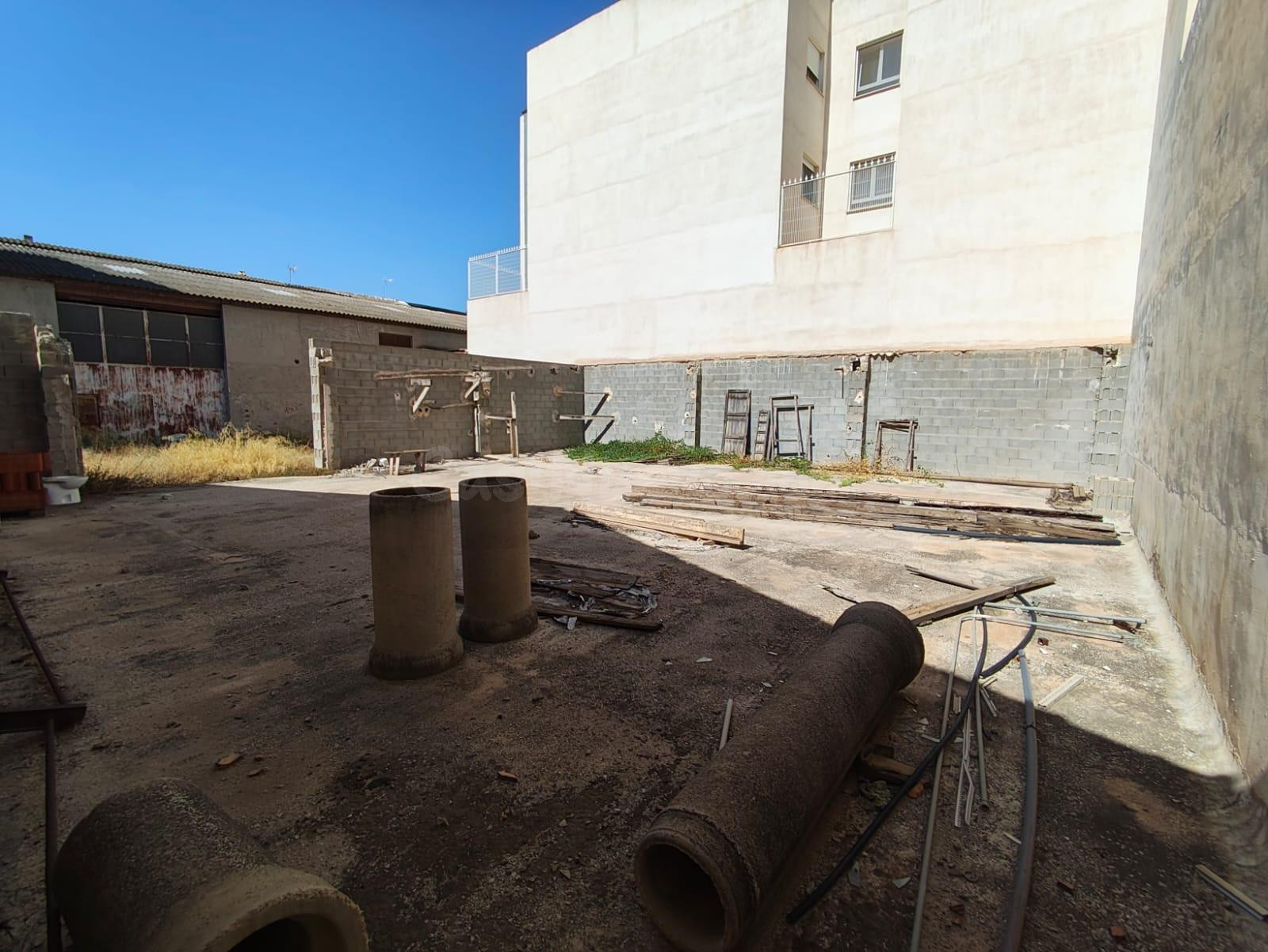 SE VENDE TERRENO PARA EDIFICAR DE 450m2 EN ZONA CENTRO FRENT - foto 3