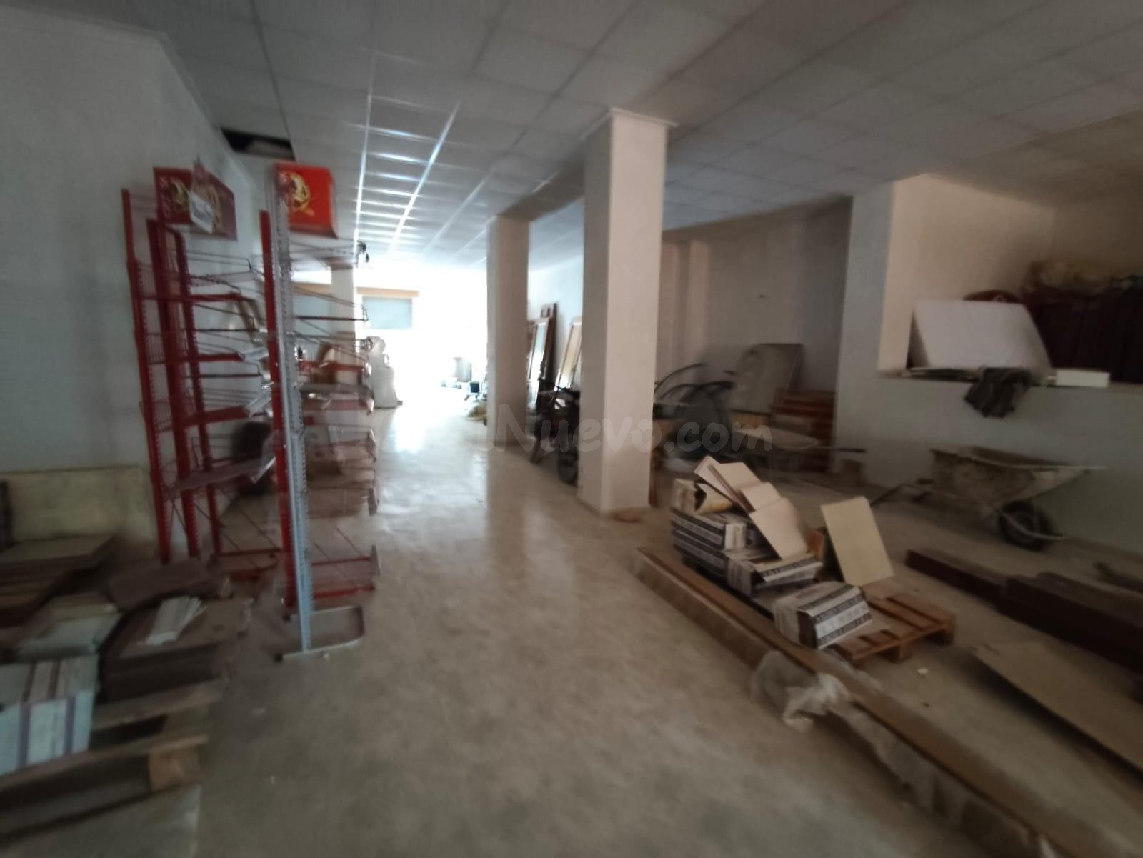 SE VENDE LOCAL COMERCIAL EN ZONA CORTES VALENCIANAS