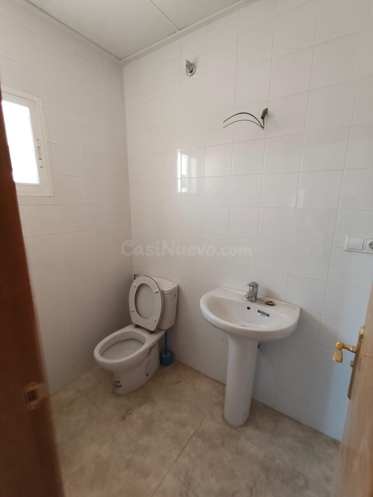SE VENDE LOCAL COMERCIAL EN ZONA CORTES VALENCIANAS - foto 4