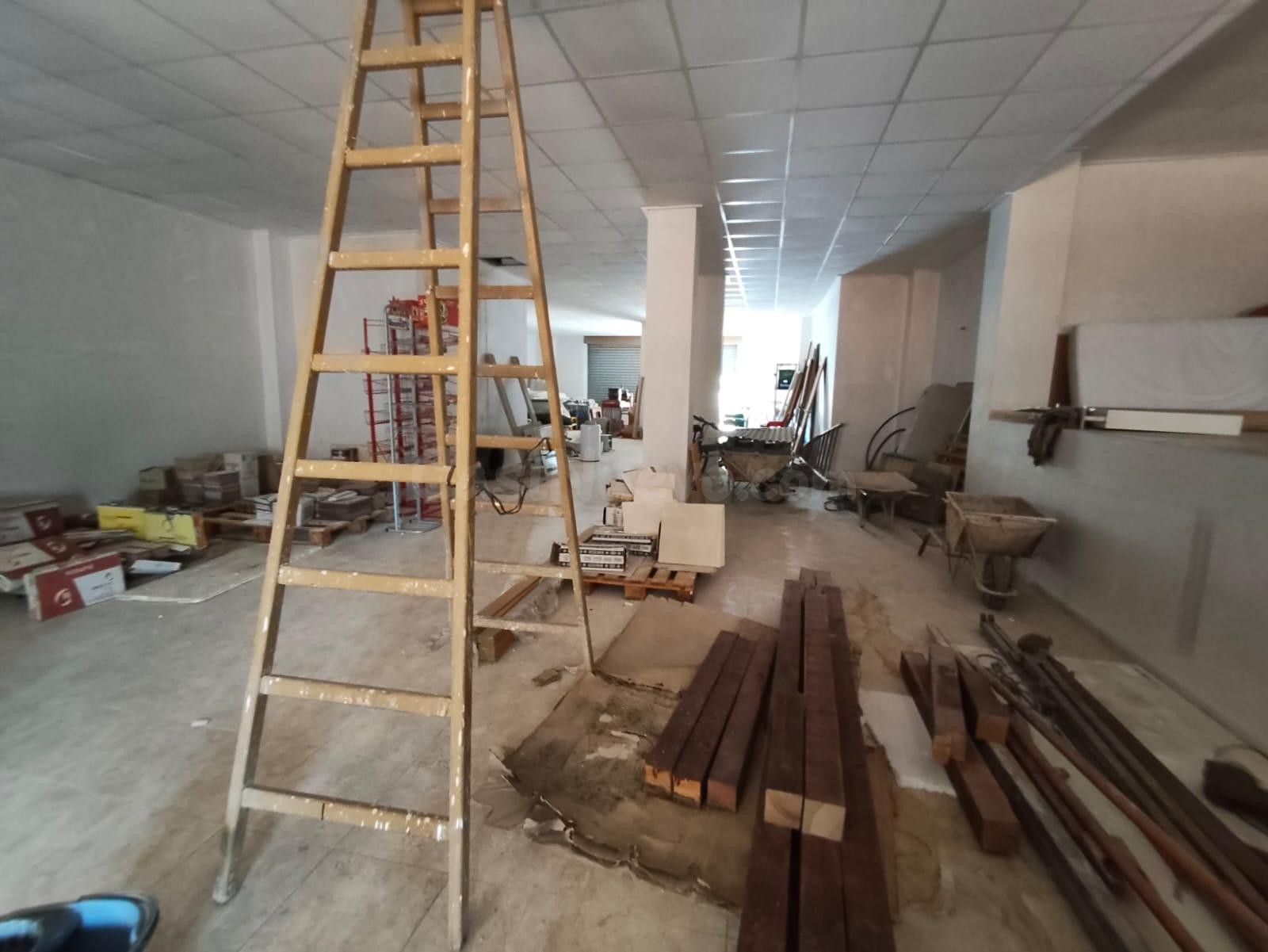 SE VENDE LOCAL COMERCIAL EN ZONA CORTES VALENCIANAS - foto 5