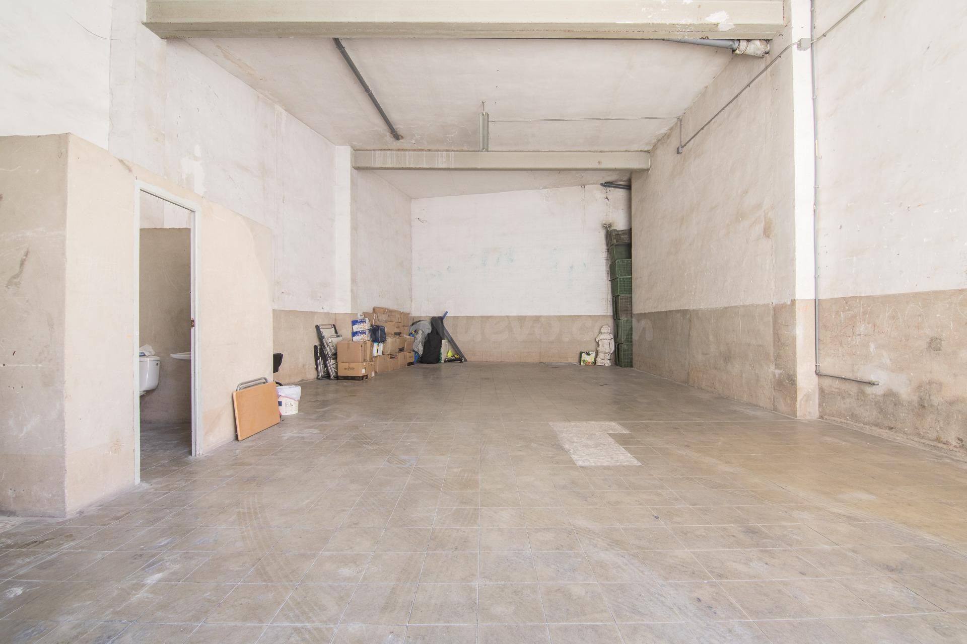 Se vende local comercial con amplio sótano ideal para cambio - foto 3
