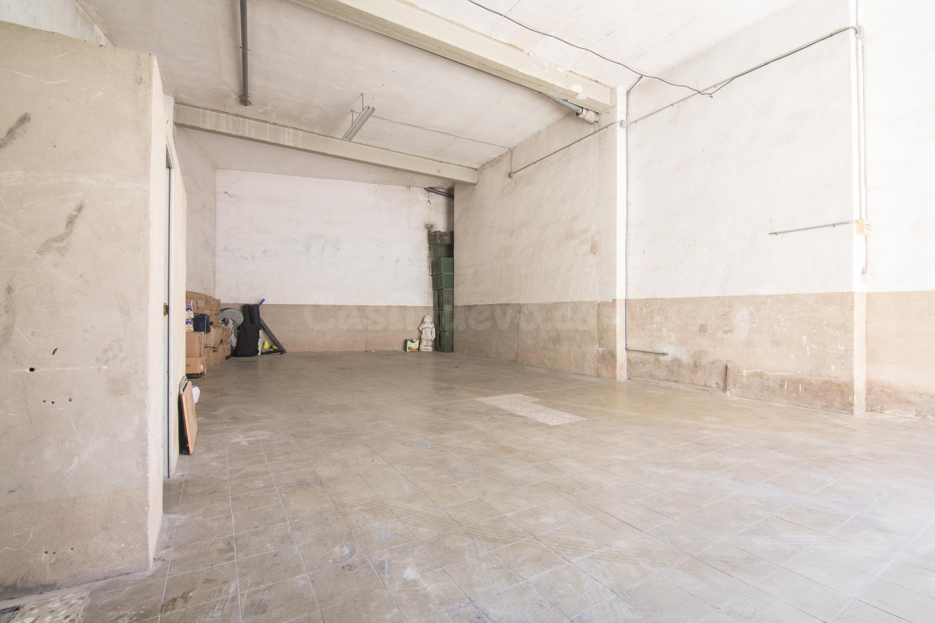 Se vende local comercial con amplio sótano ideal para cambio - foto 5
