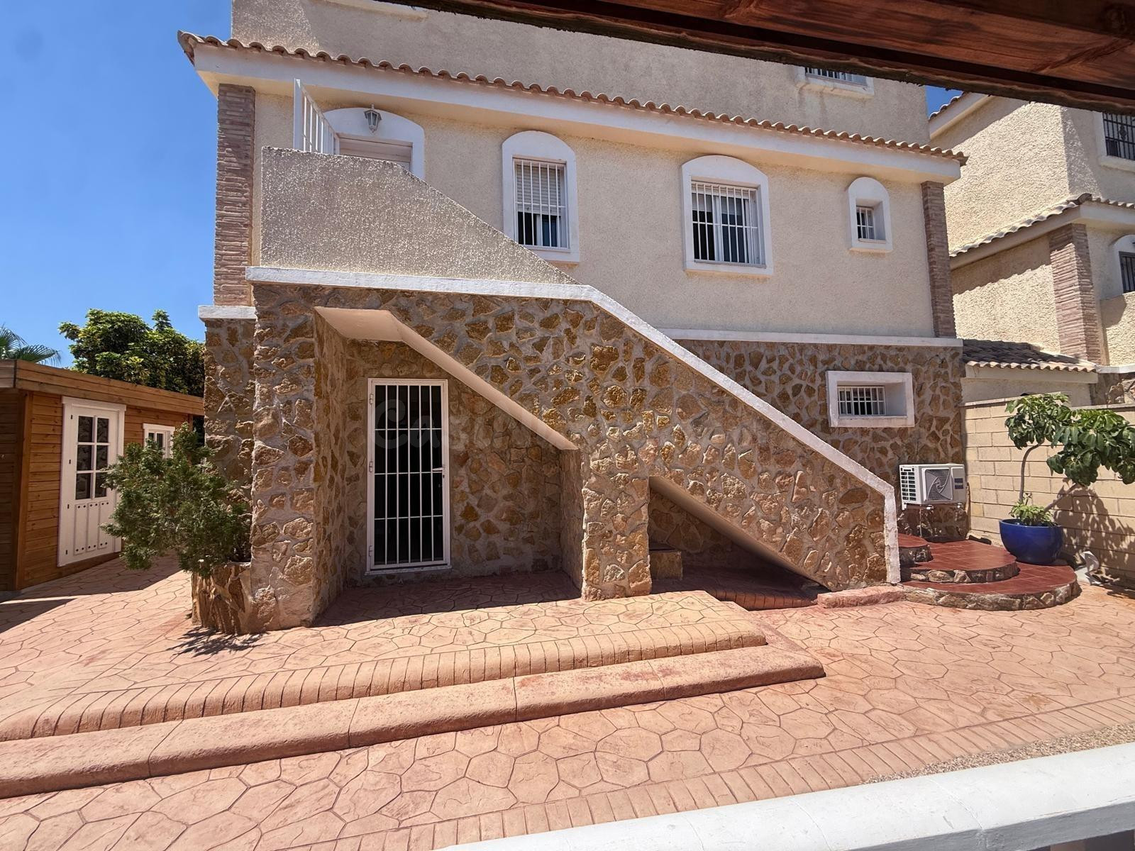 Espectacular Chalet en Monforte del Cid con Vistas al Mar - foto 2
