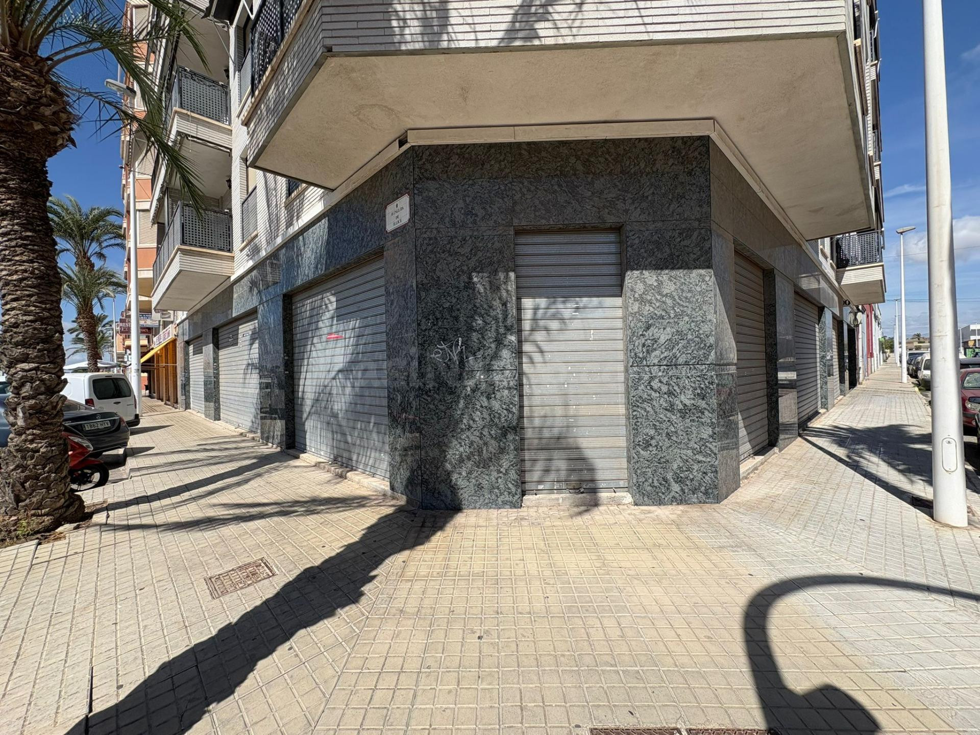 Se alquila este fantástico local esquina frente a la gasolin - foto 2