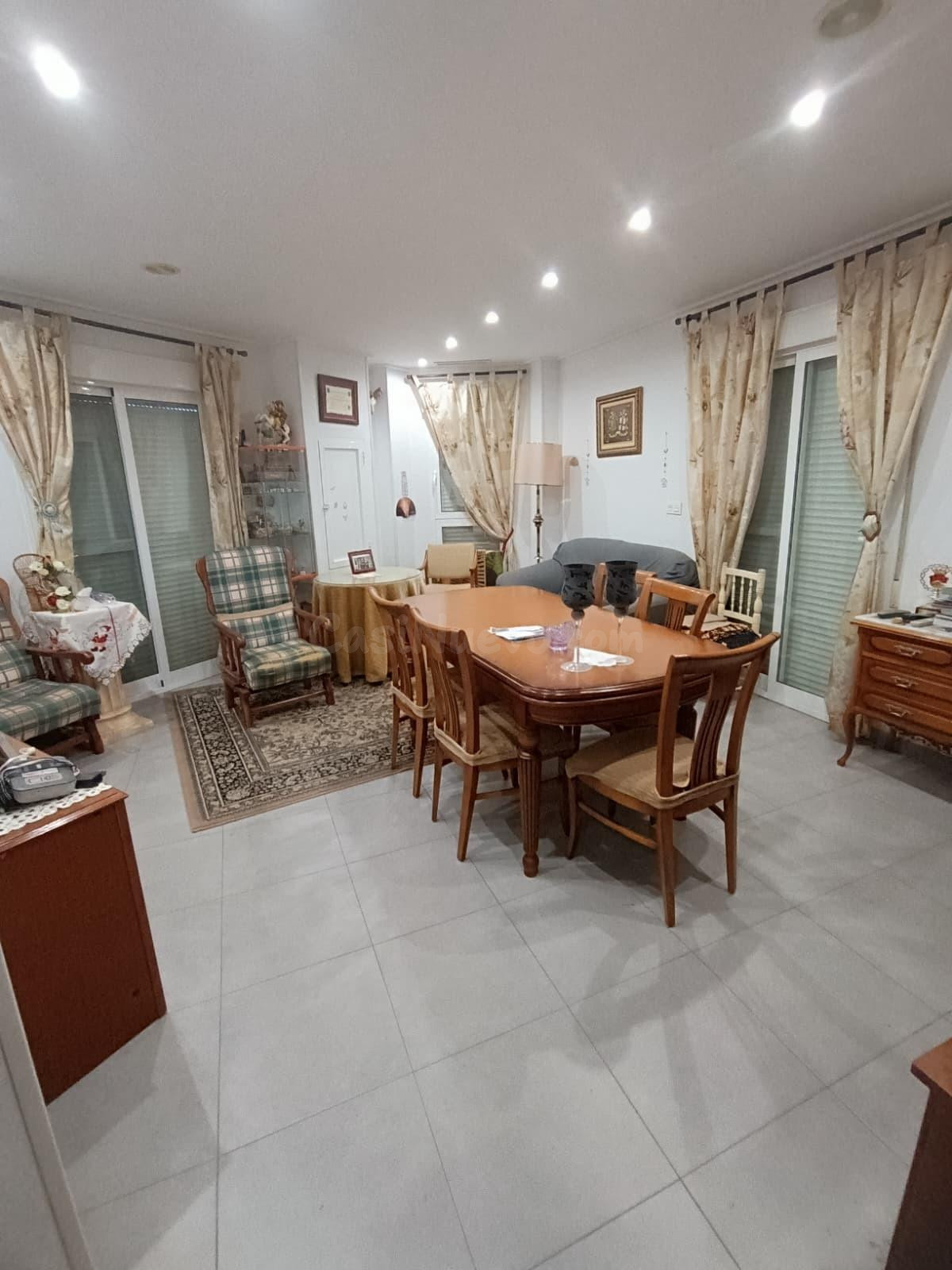 SE VENDE VIVIENDA COMPLETAMENTE ADAPTADA Y AMPLIA EN ASPE - foto 2