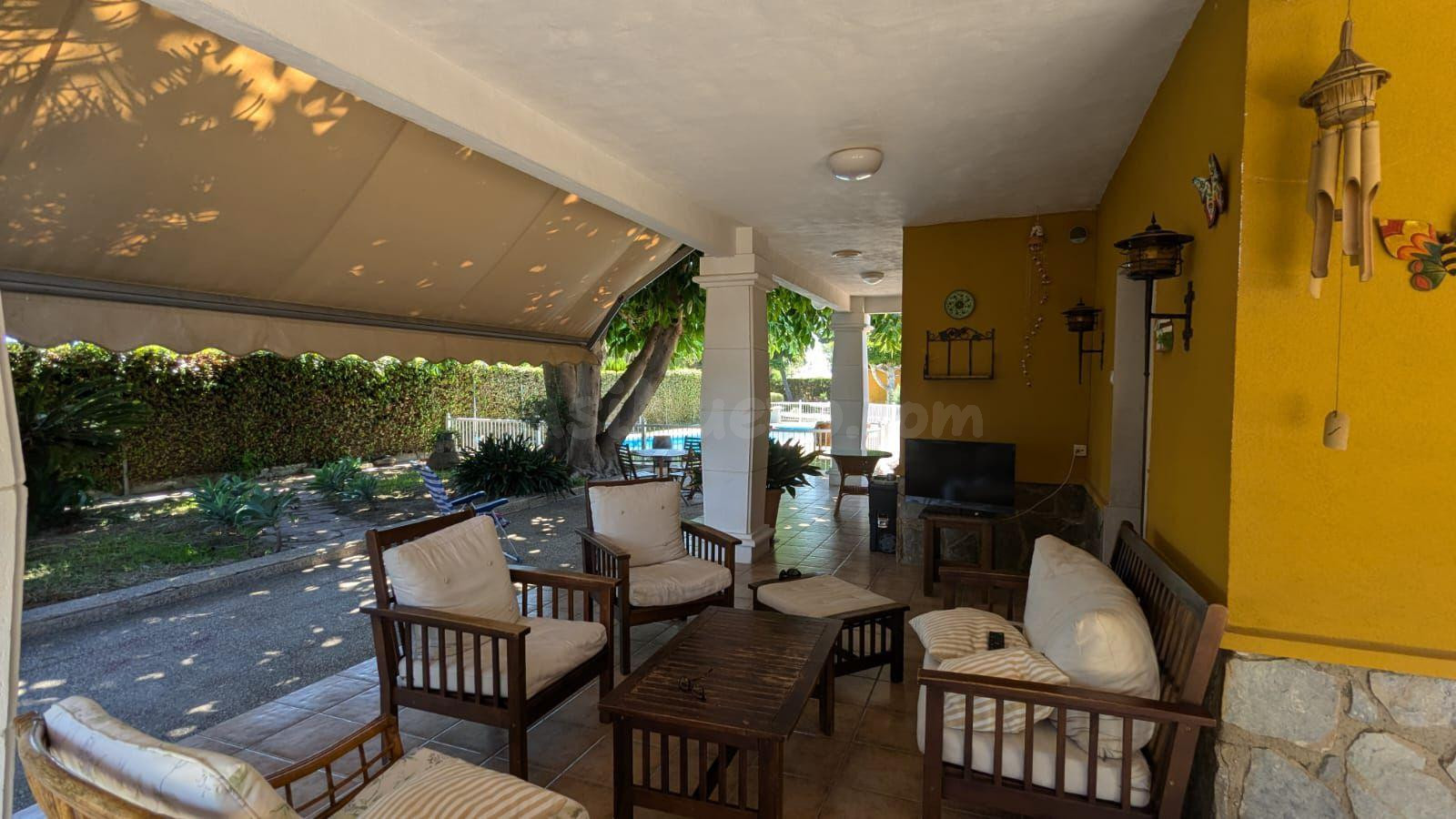 Te ofrecemos este fantástico chalet junto a la carretera de  - foto 2