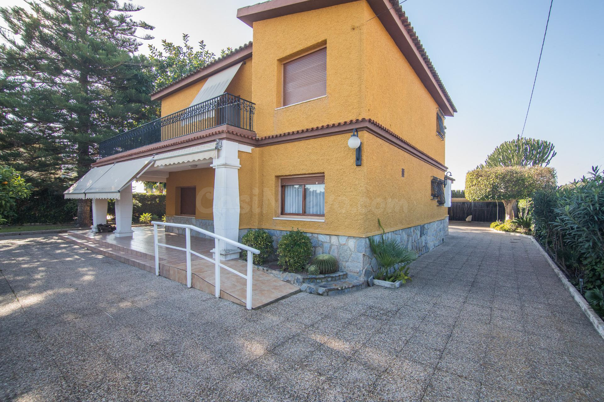 Te ofrecemos este fantástico chalet junto a la carretera de  - foto 4