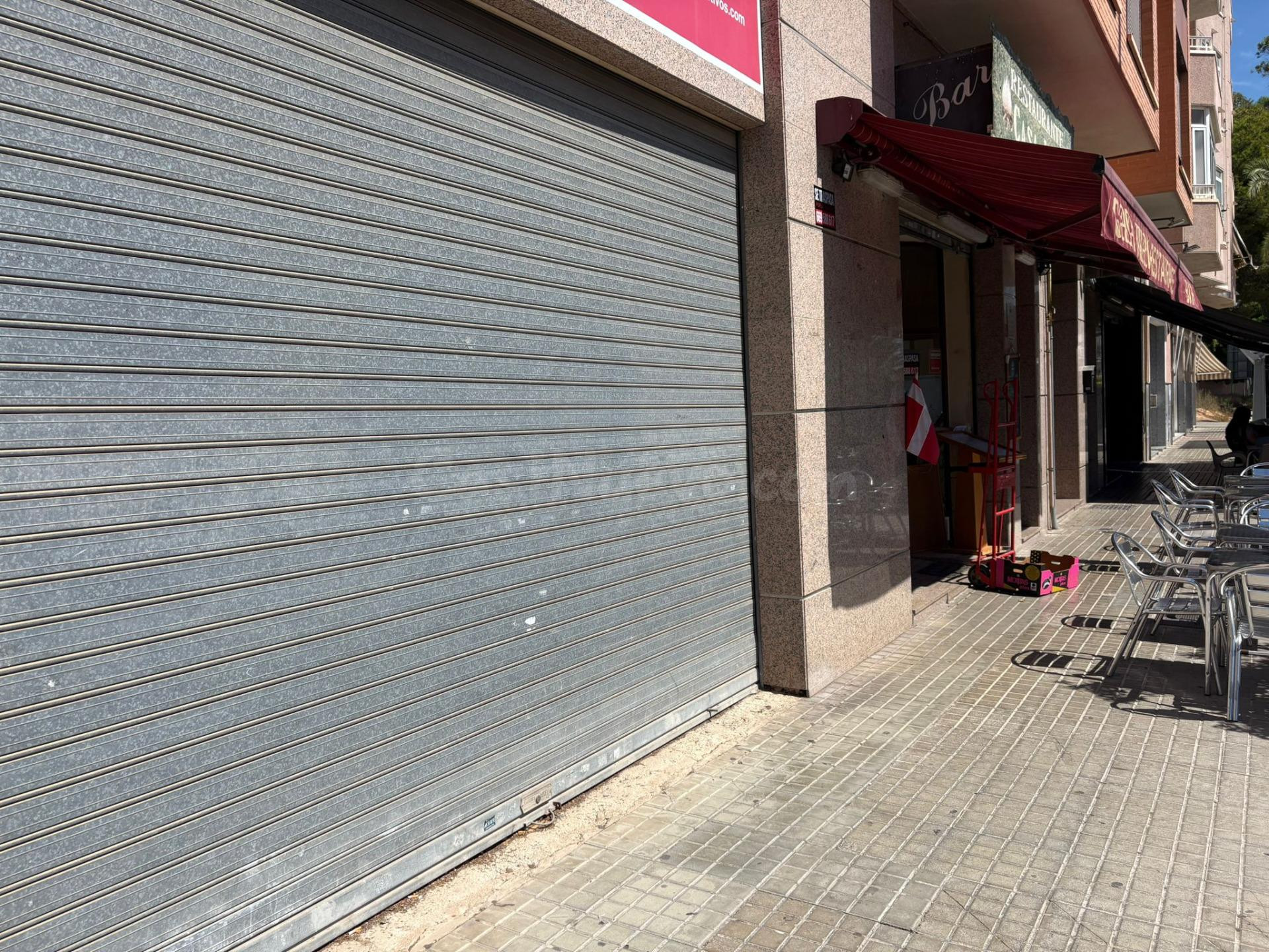 Se alquila este magnífico local en la Avenida de Illice de T