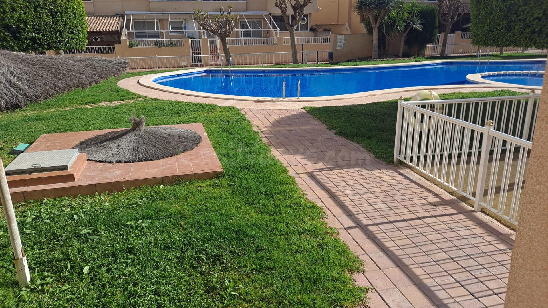 SE VENDE PISO EN ZONA CIUDAD DEPORTIVA CON PLAZA DE GARGAJE! - foto 3