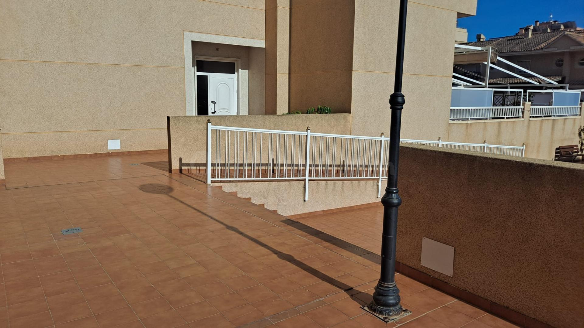 SE VENDE PISO EN ZONA CIUDAD DEPORTIVA CON PLAZA DE GARGAJE! - foto 5