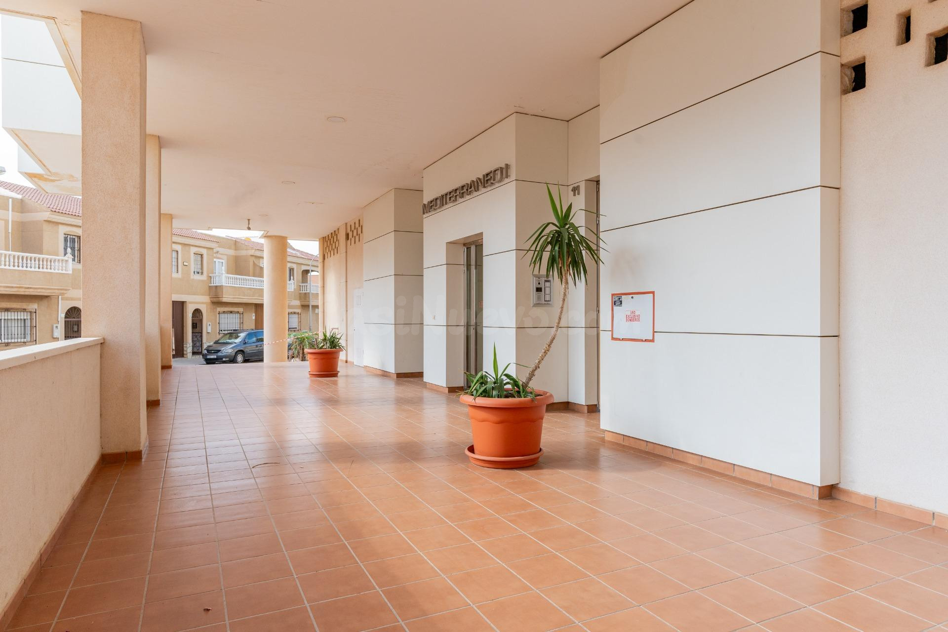 Amplio y Luminoso Piso en El Ejido por €148,500 - foto 4