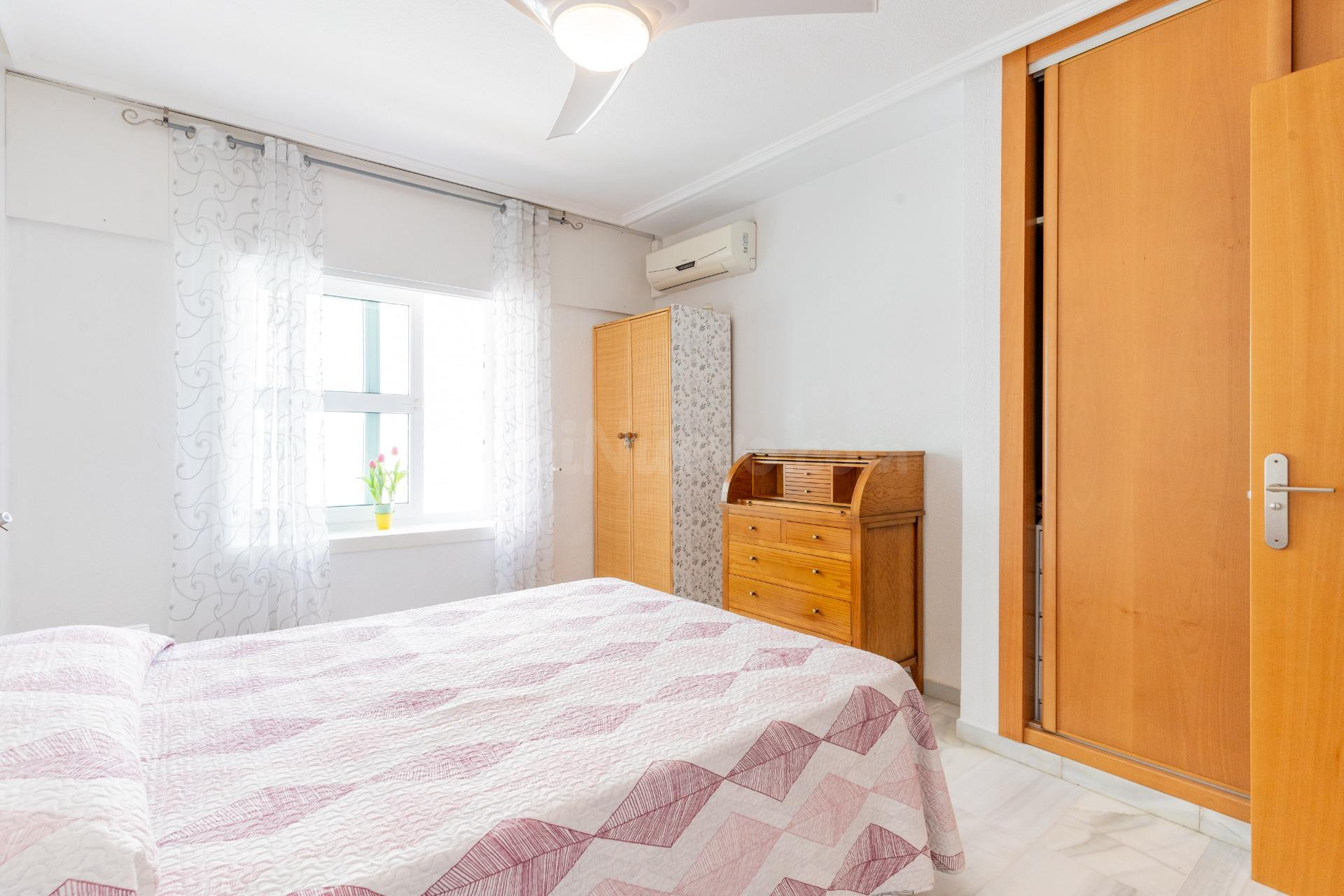 Encantador Apartamento en Roquetas de Mar con Piscina y Terr - foto 5
