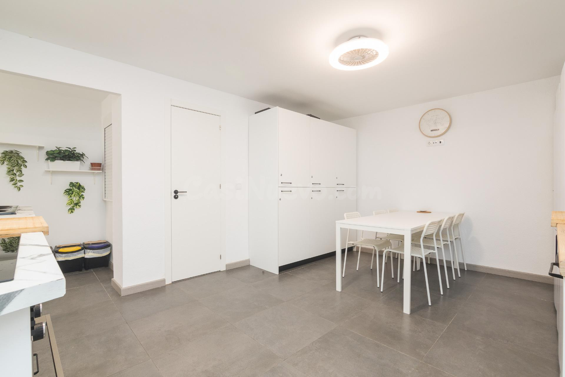 Se vende este gran piso junto Corazón de Jesús con 5 habitac - foto 3