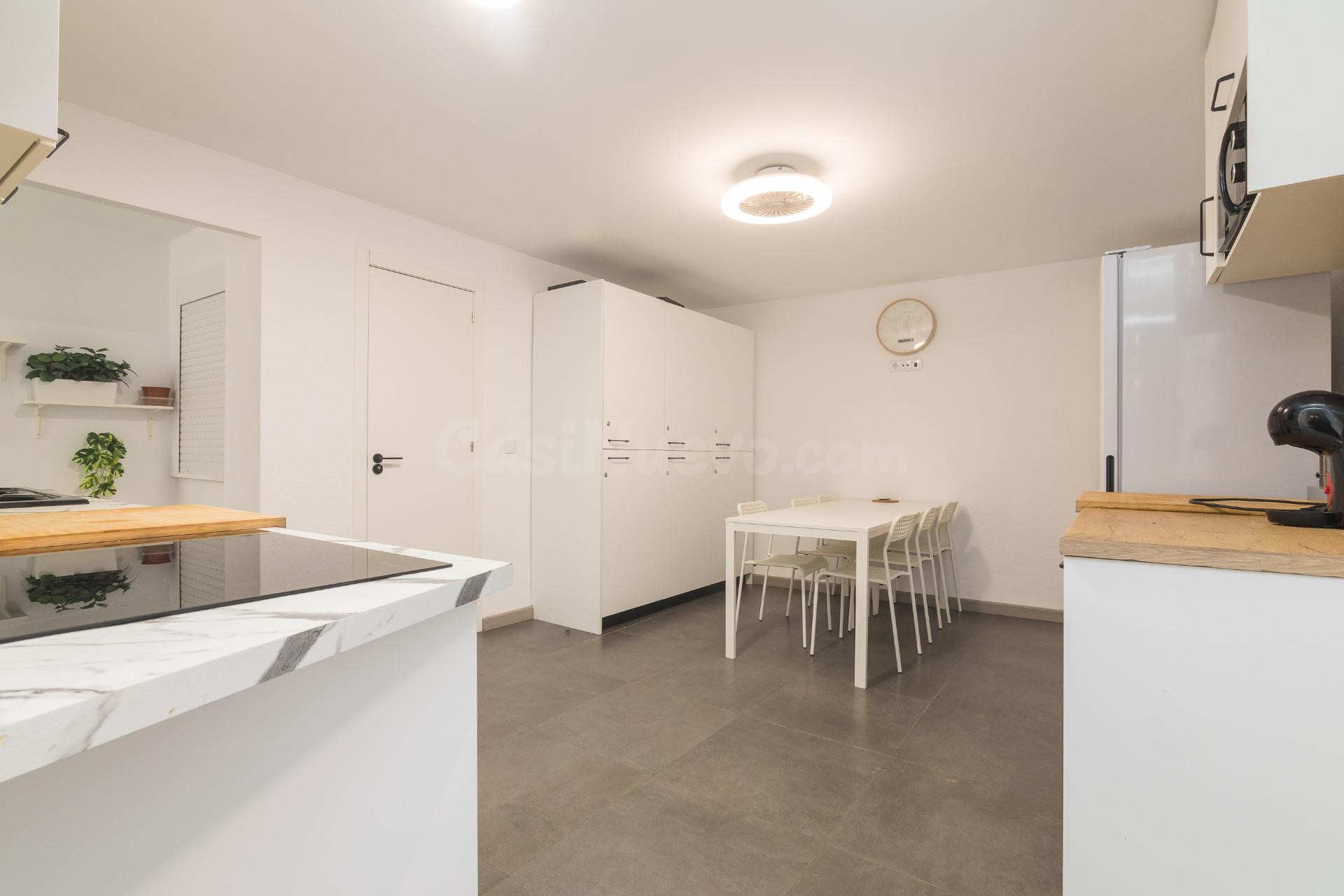 Se vende este gran piso junto Corazón de Jesús con 5 habitac - foto 4