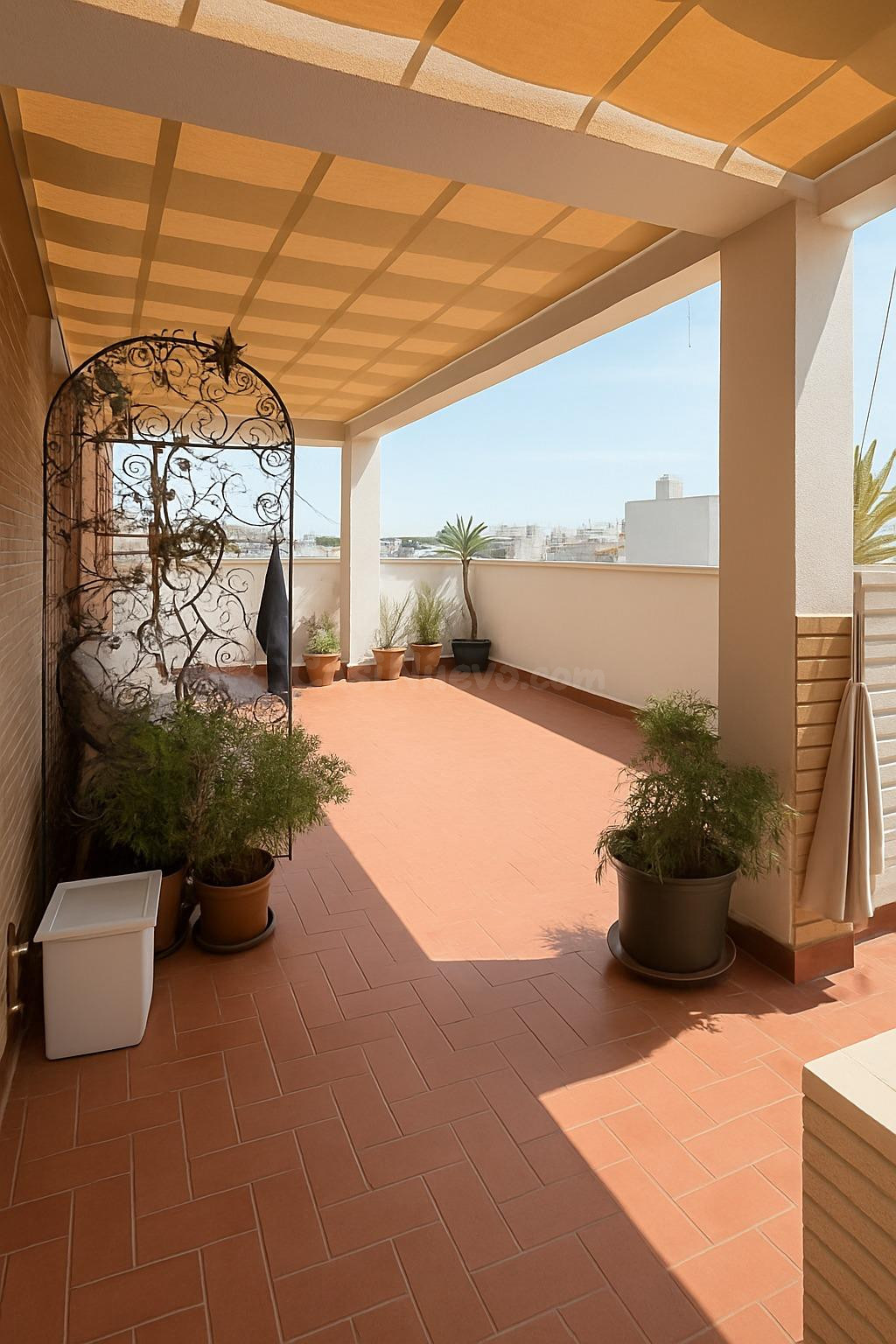 Ático exclusivo con doble terraza en el centro de Elche - foto 2