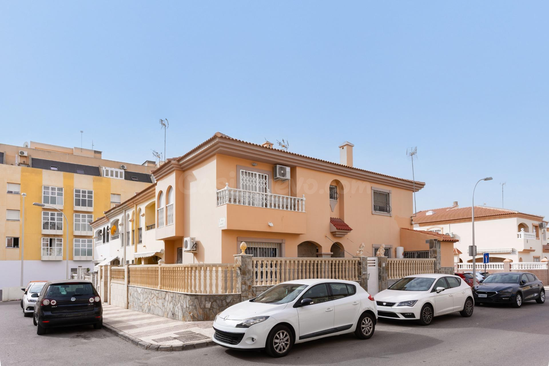 Amplia Casa Dúplex en El Parador - Oportunidad Única