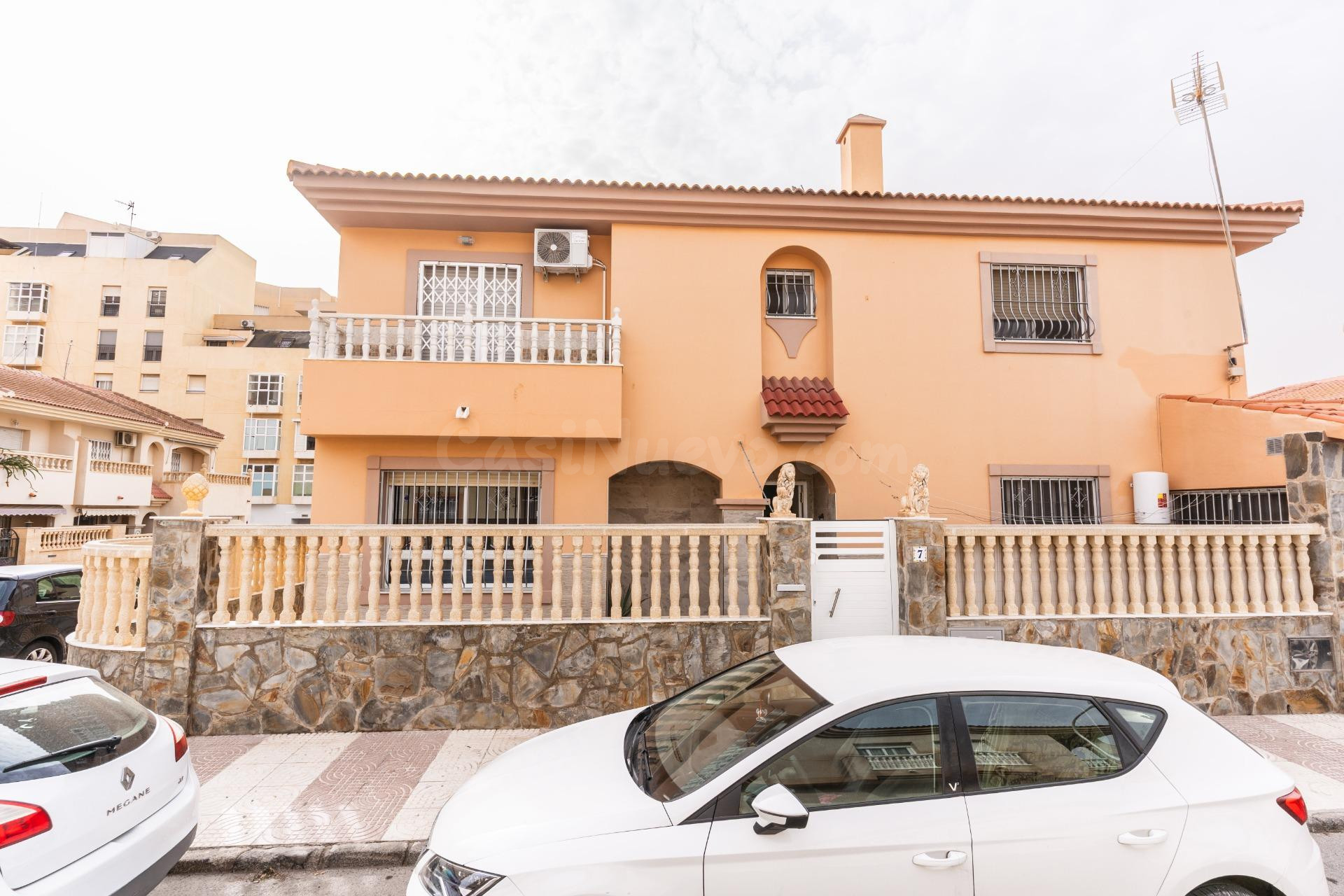Amplia Casa Dúplex en El Parador - Oportunidad Única - foto 3