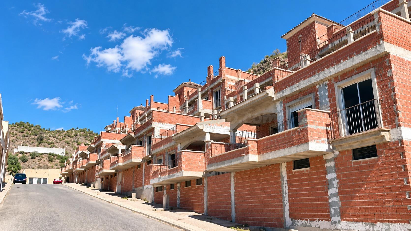 ️Obra paralizada de 20 viviendas con garajes y trasteros-Agu