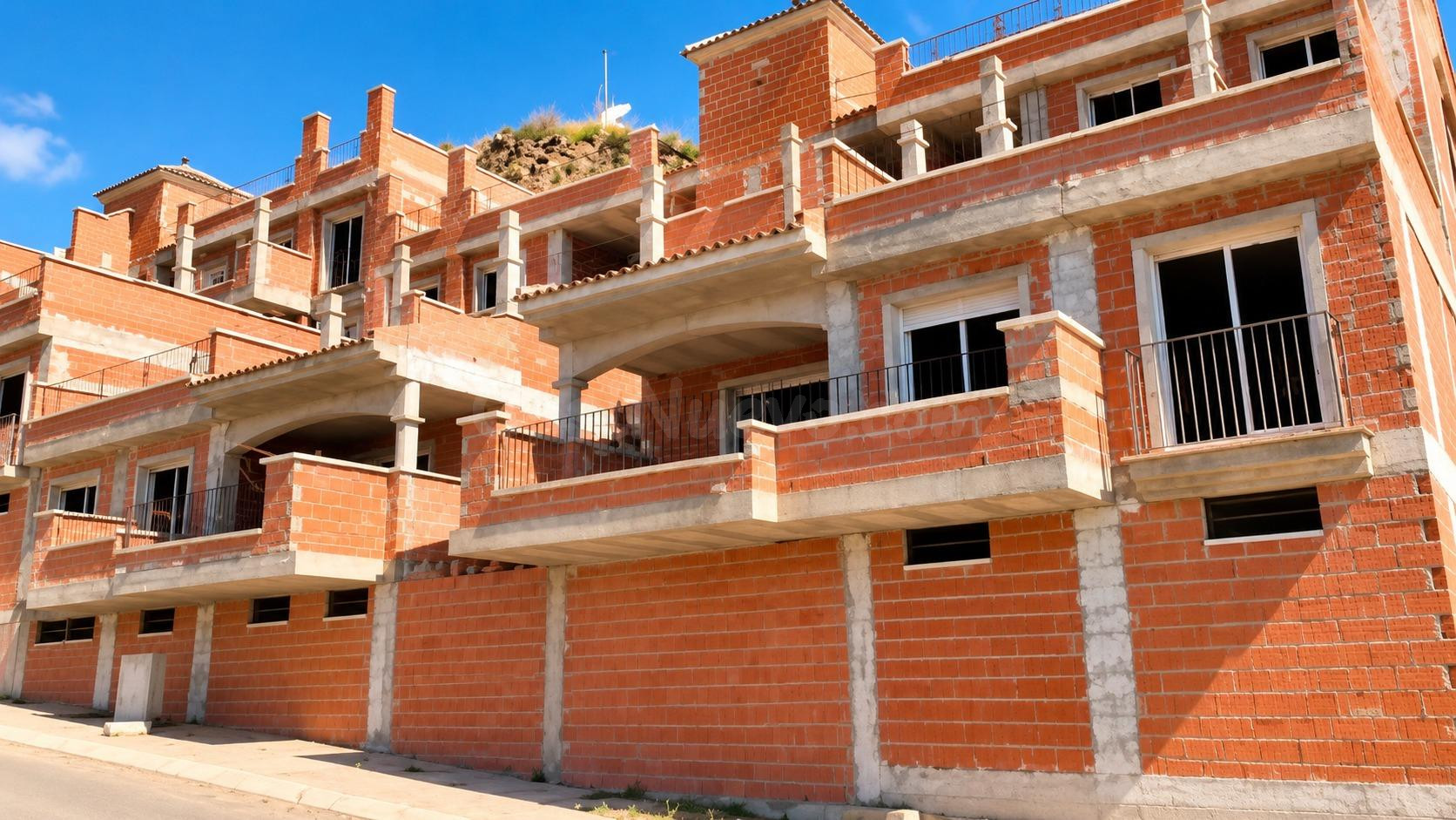 ️Obra paralizada de 20 viviendas con garajes y trasteros-Agu - foto 3