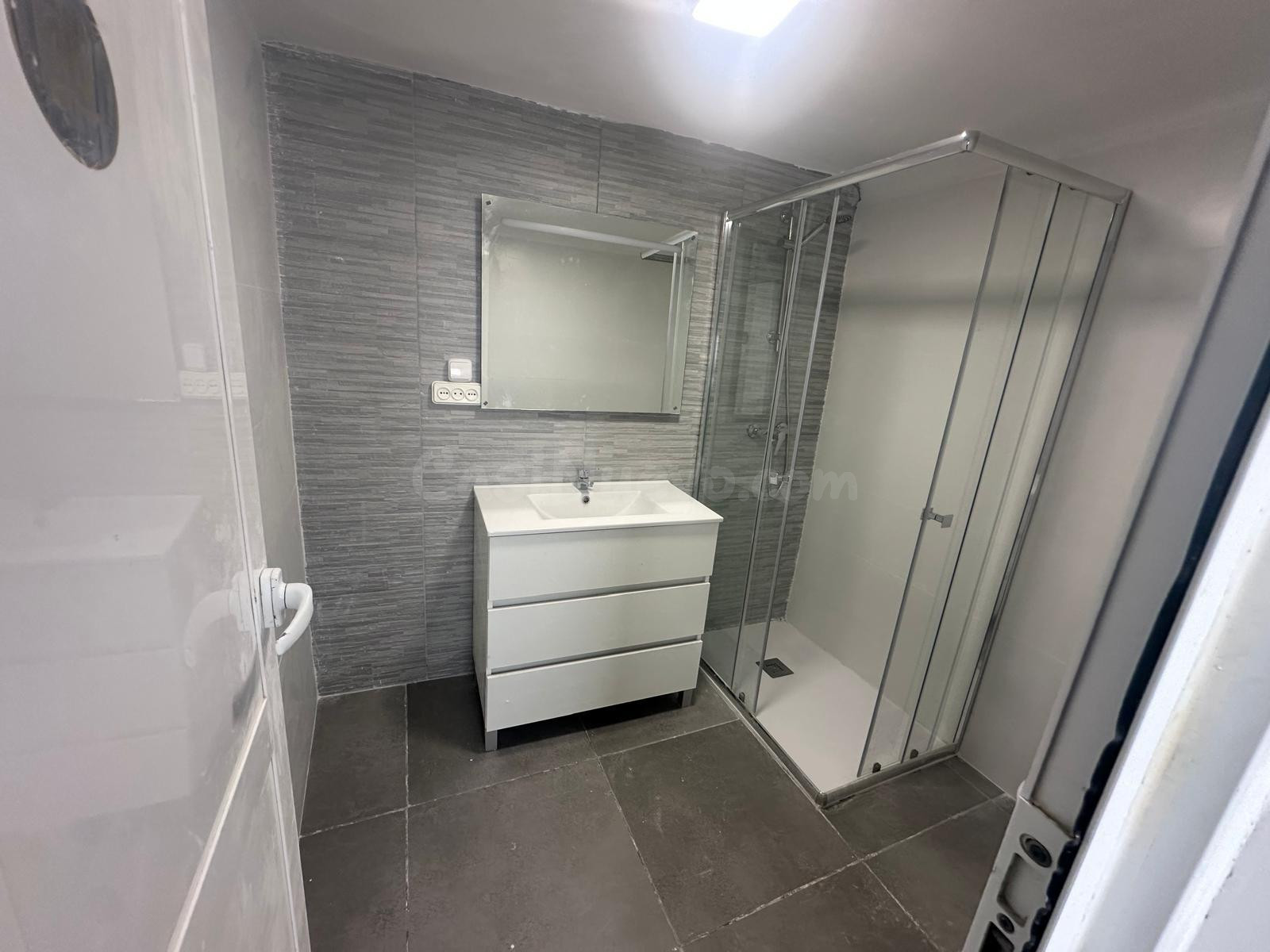 Casa semireformada de 2 plantas en Monóvar – 4 habitaciones, - foto 3