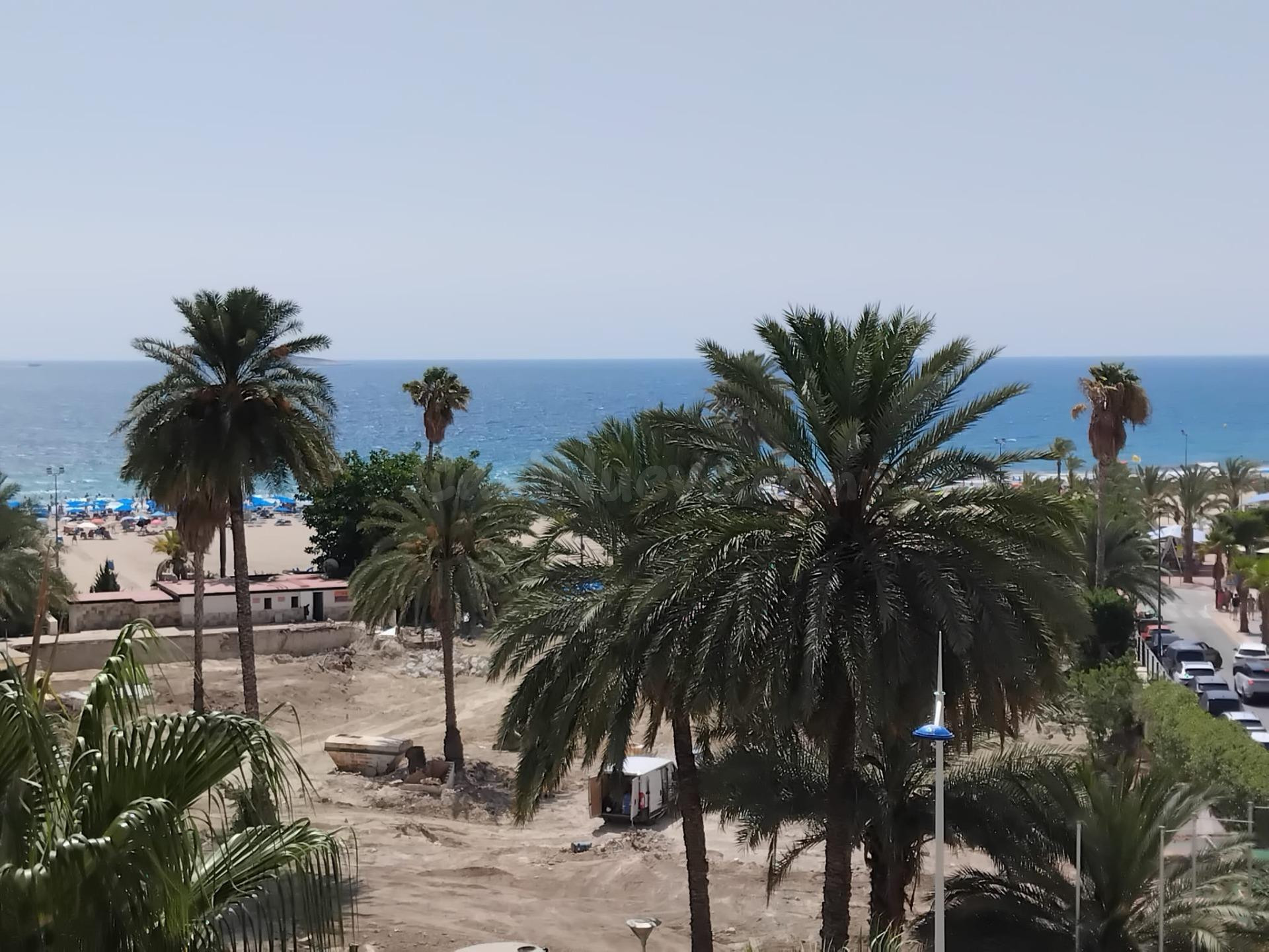 Piso de tres dormitorios en la playa Poniente