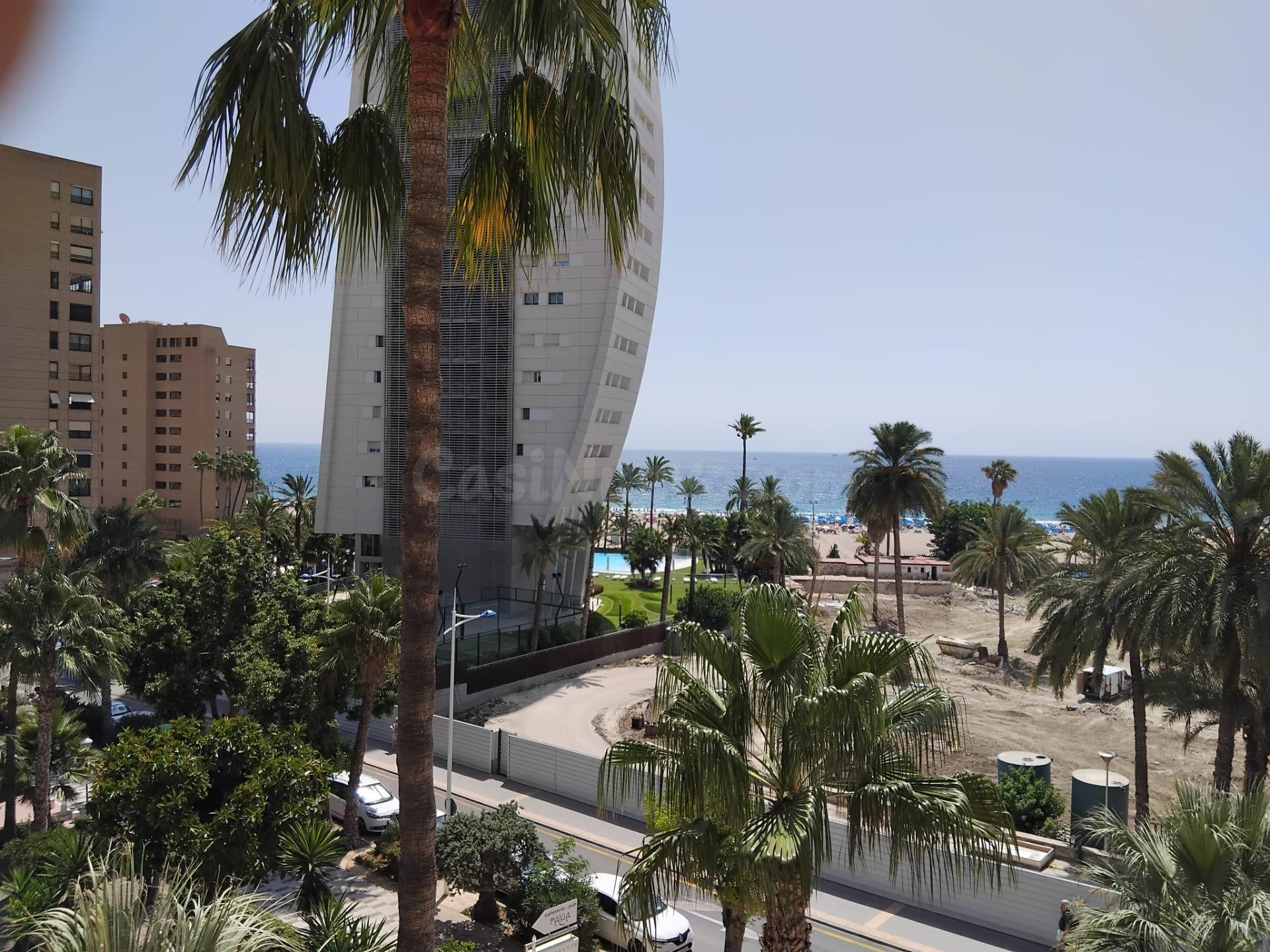 Piso de tres dormitorios en la playa Poniente - foto 4